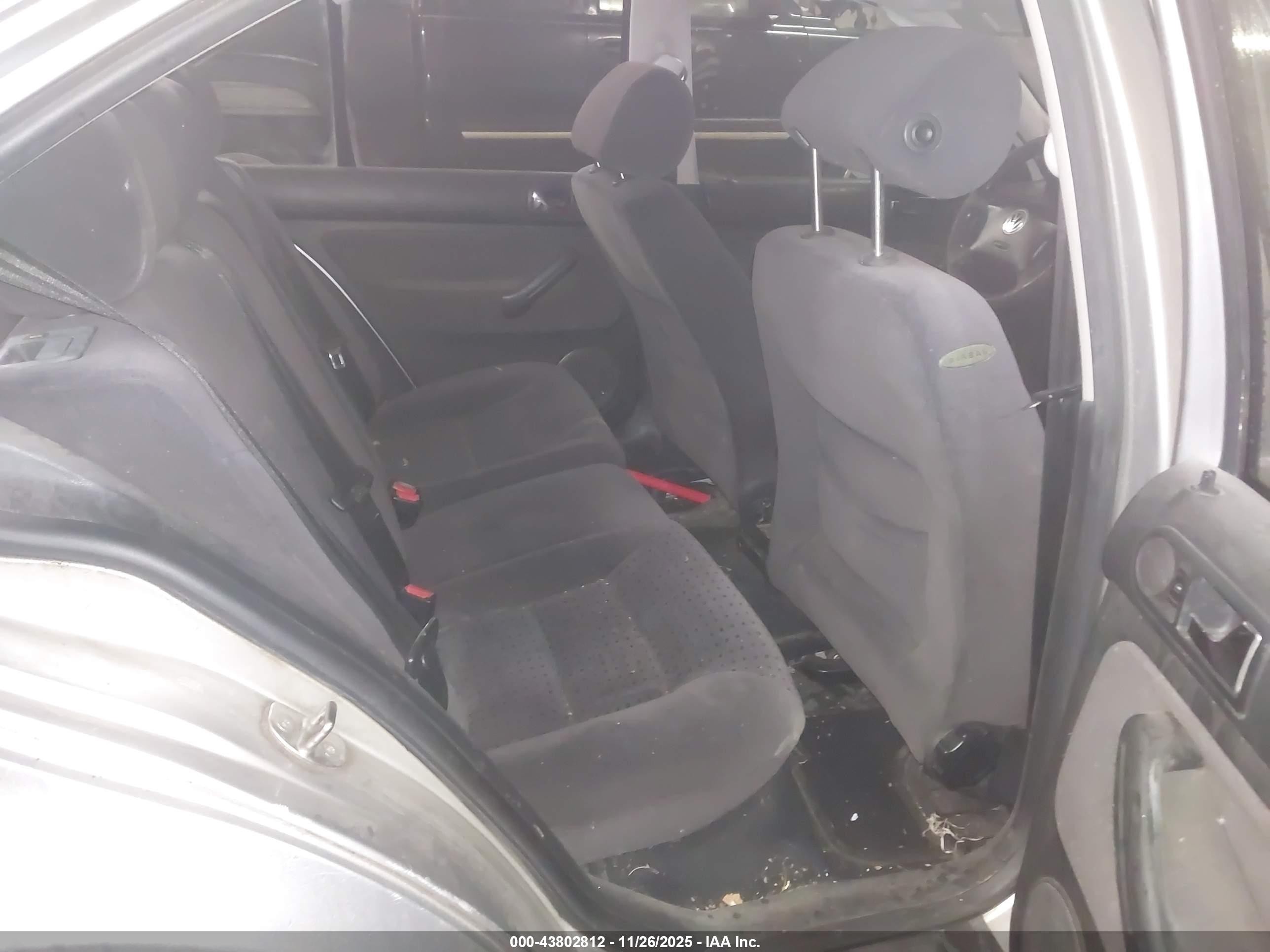 2000 Volkswagen Jetta Gls Silver vin: 3VWSA29M8YM100814