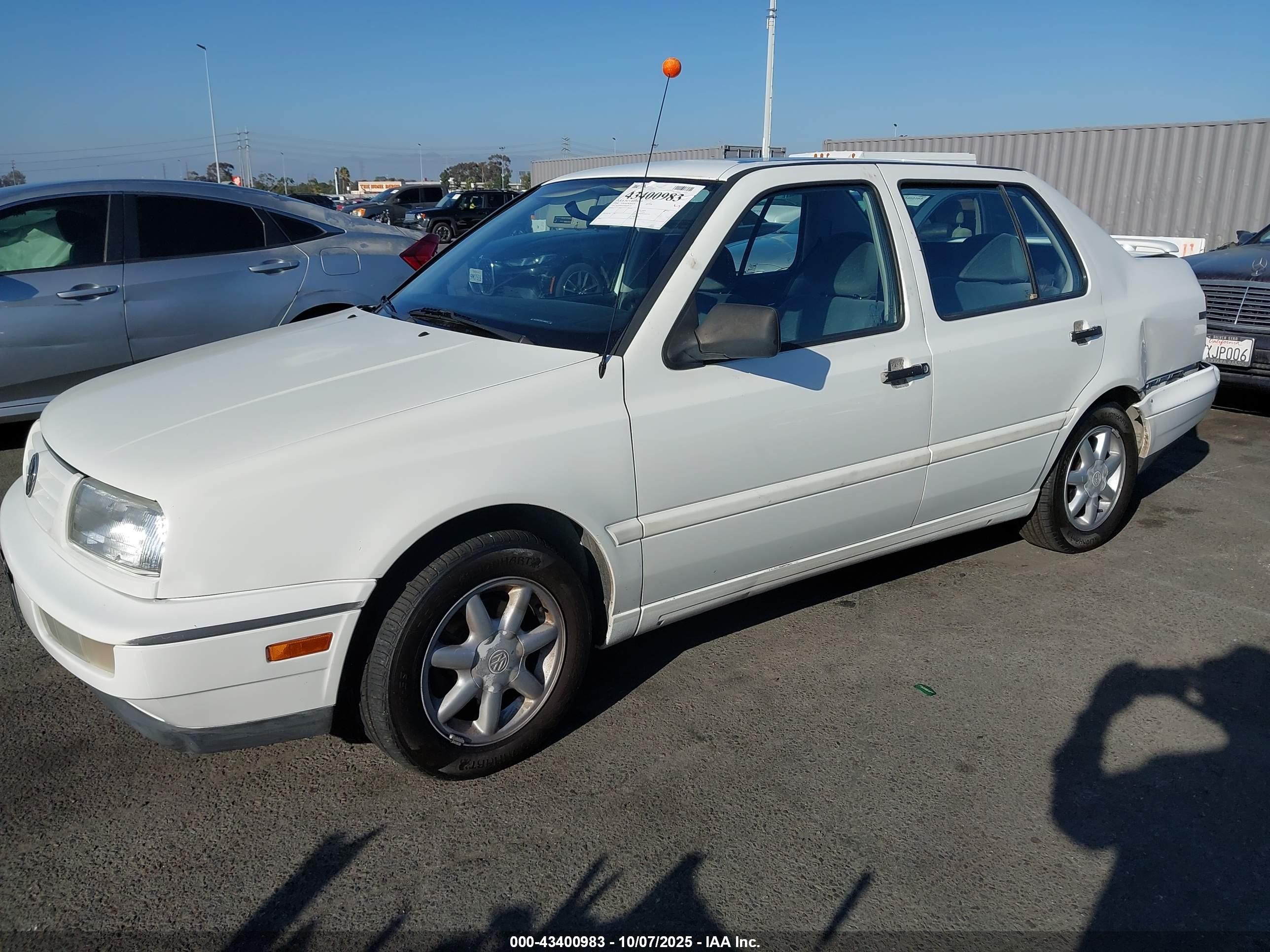 1998 Volkswagen Jetta Gls White vin: 3VWSB81H7WM199279