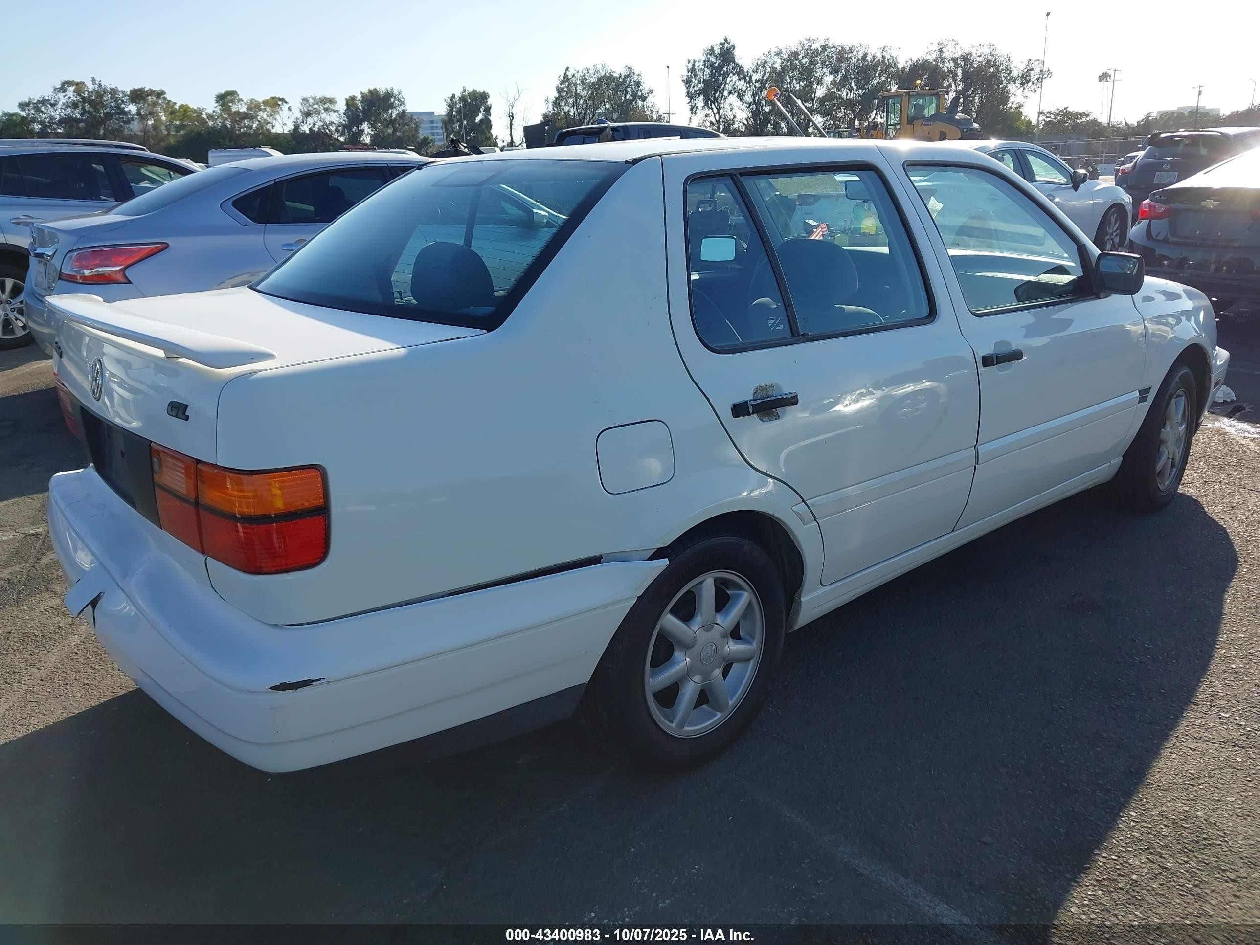 1998 Volkswagen Jetta Gls White vin: 3VWSB81H7WM199279