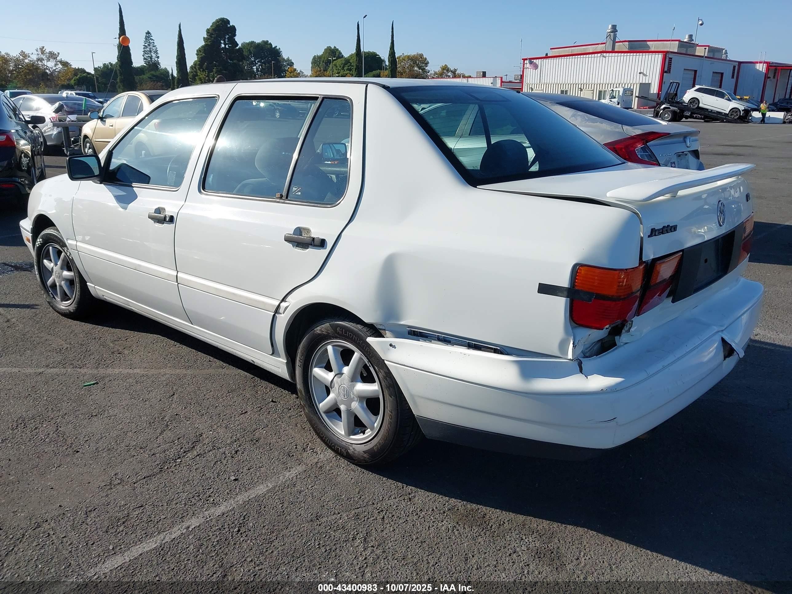 1998 Volkswagen Jetta Gls White vin: 3VWSB81H7WM199279
