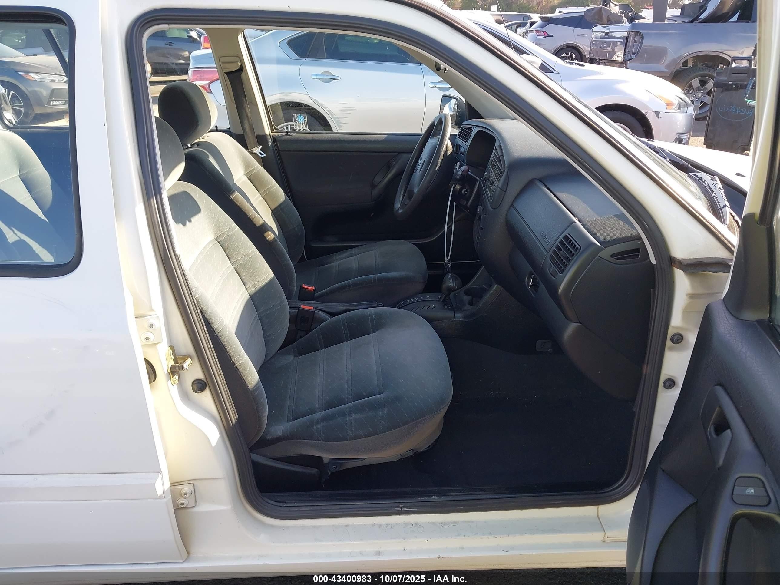 1998 Volkswagen Jetta Gls White vin: 3VWSB81H7WM199279