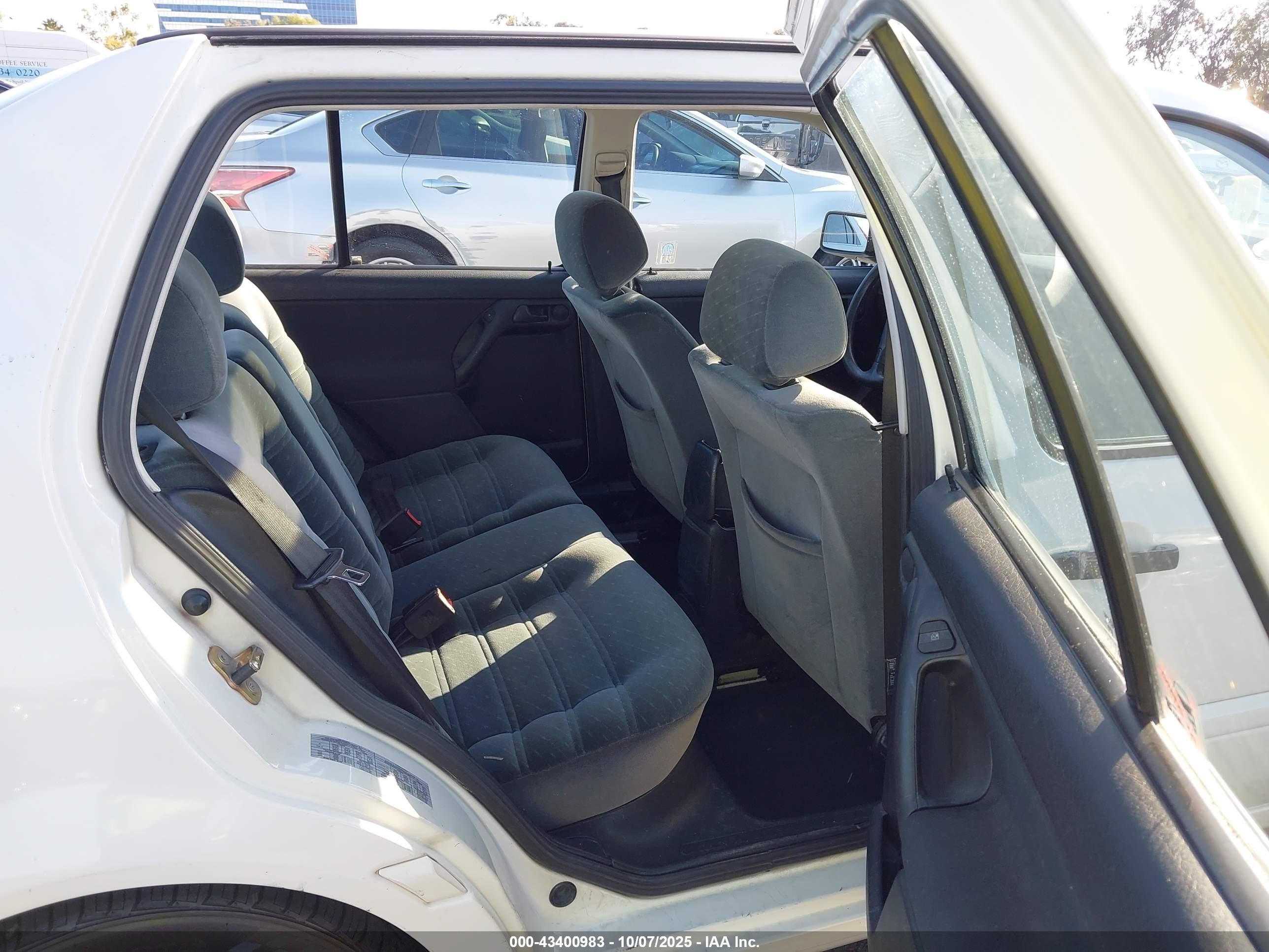 1998 Volkswagen Jetta Gls White vin: 3VWSB81H7WM199279
