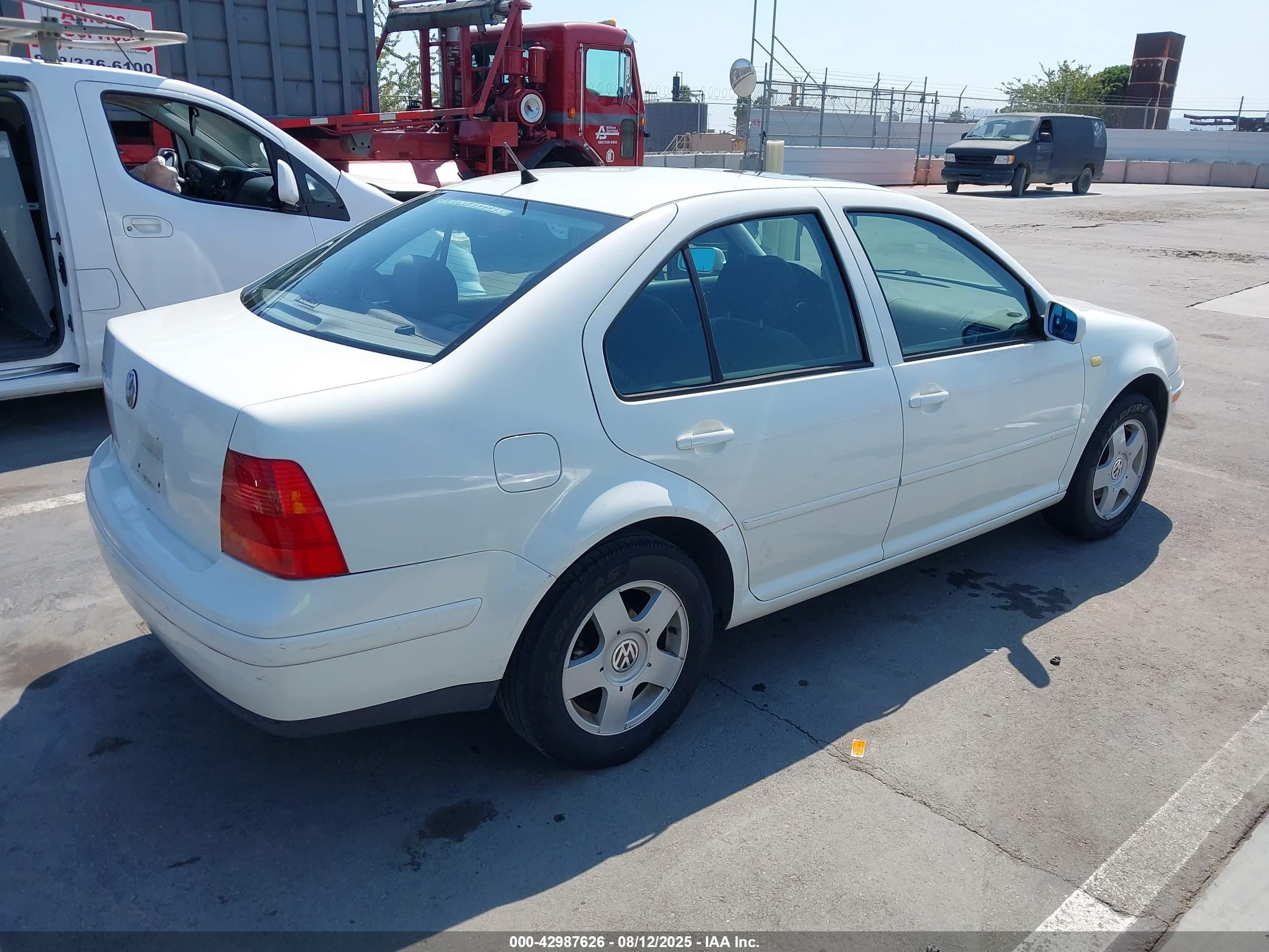1999 Volkswagen Jetta Gls White vin: 3VWSC29M2XM064417