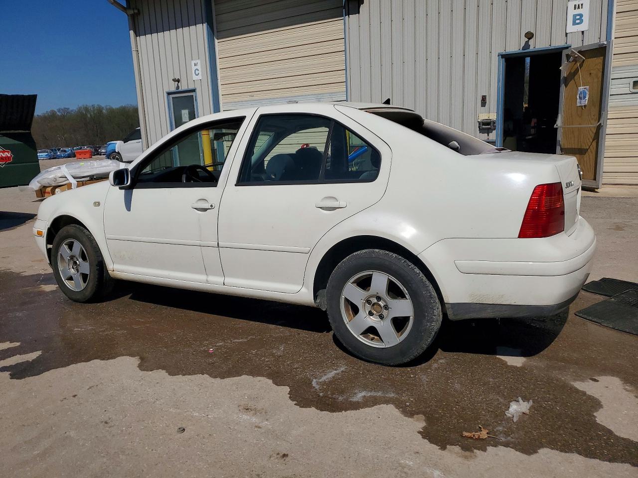 2000 Volkswagen Jetta Gls White vin: 3VWSC29M6YM094442