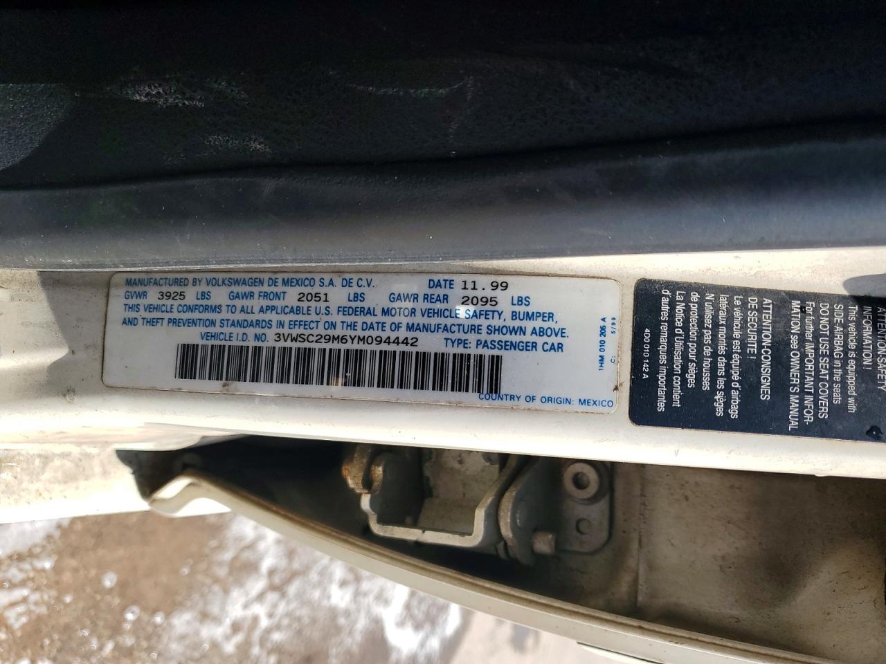 2000 Volkswagen Jetta Gls White vin: 3VWSC29M6YM094442