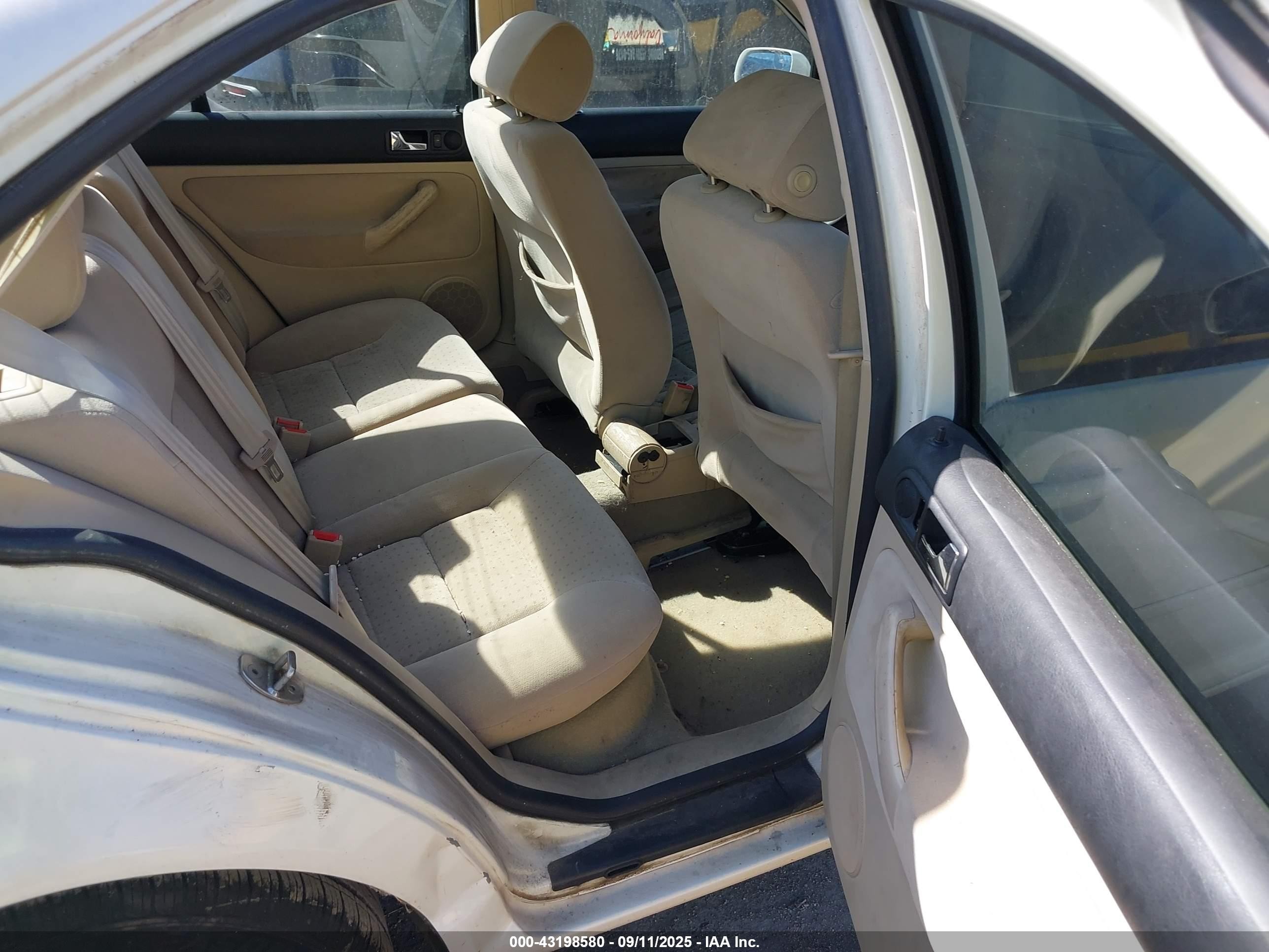 2000 Volkswagen Jetta Gls 1.8l Turbo Белый vin: 3VWSD29M9YM152086