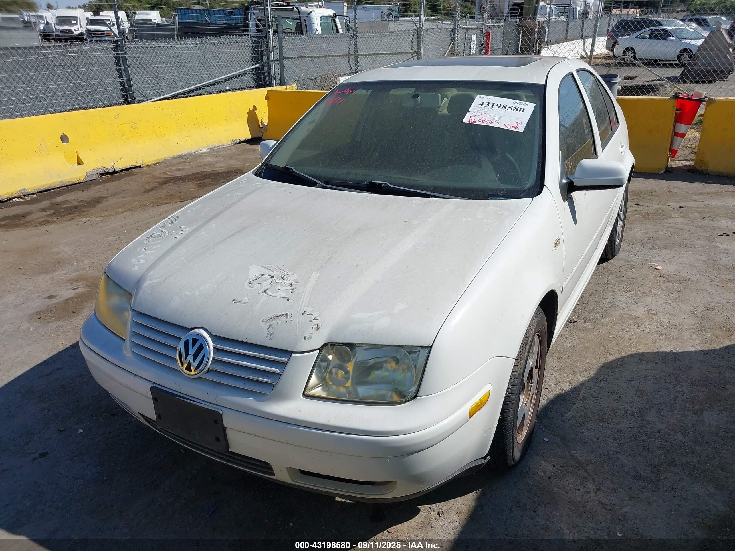 2000 Volkswagen Jetta Gls 1.8l Turbo Белый vin: 3VWSD29M9YM152086