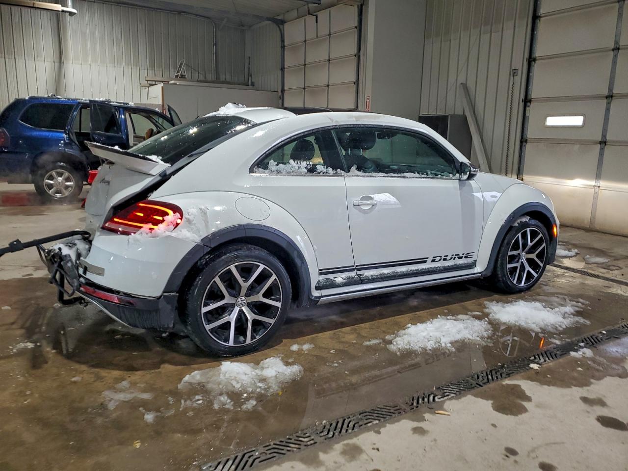 2018 Volkswagen Beetle Dune White vin: 3VWSD7AT0JM714804