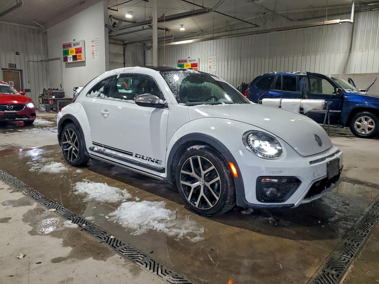 2018 Volkswagen Beetle Dune White vin: 3VWSD7AT0JM714804