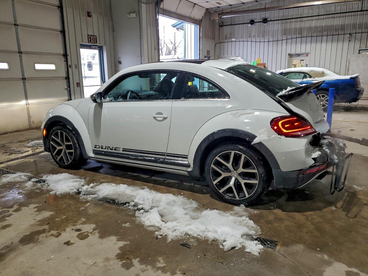 2018 Volkswagen Beetle Dune White vin: 3VWSD7AT0JM714804