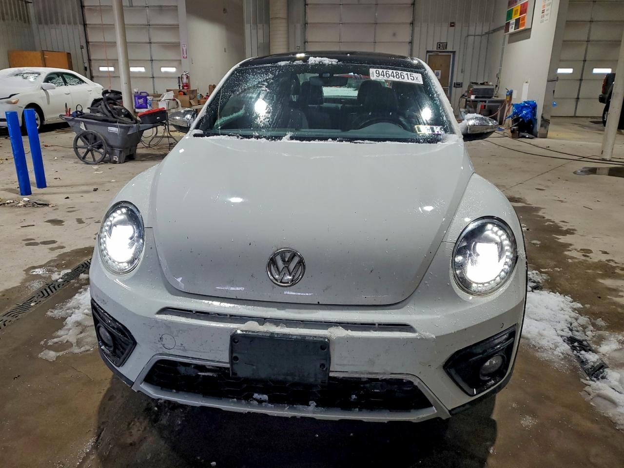2018 Volkswagen Beetle Dune White vin: 3VWSD7AT0JM714804