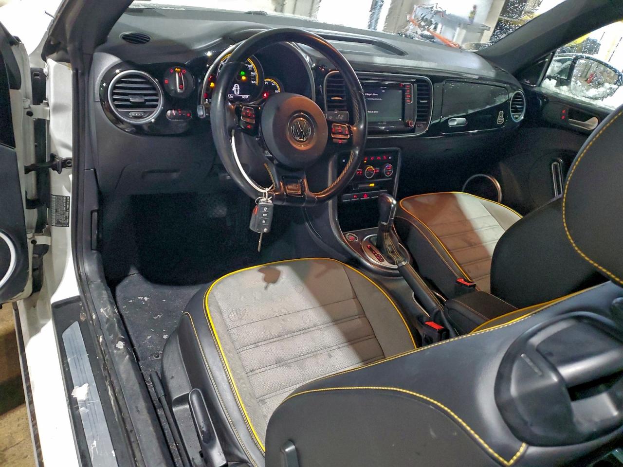 2018 Volkswagen Beetle Dune White vin: 3VWSD7AT0JM714804