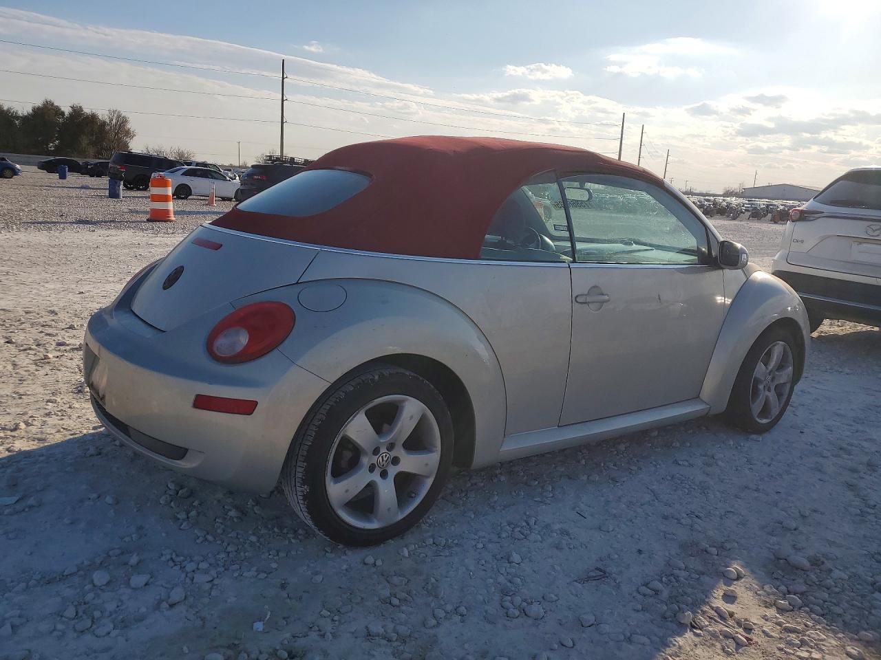 2009 Volkswagen New Beetle Blush Edition Silver vin: 3VWSF31Y19M411735