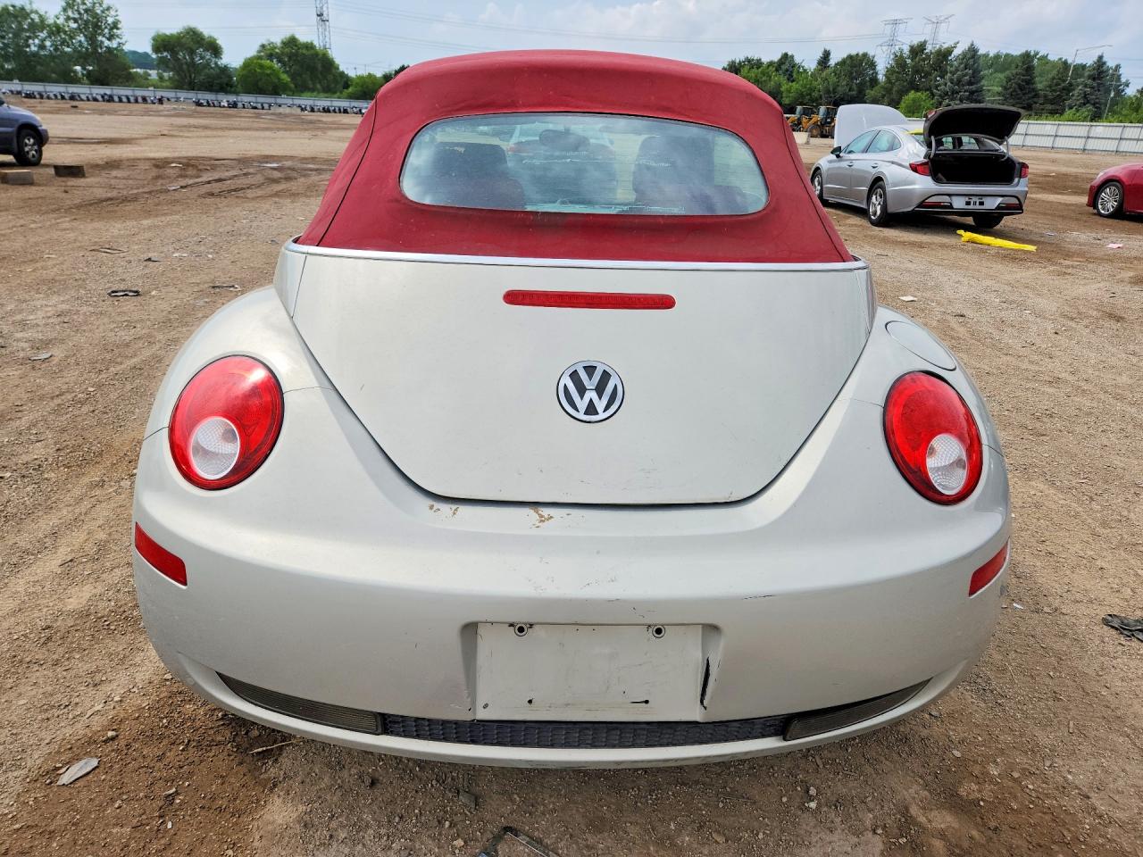 2009 Volkswagen New Beetle Blush Edition Silver vin: 3VWSF31Y29M410979