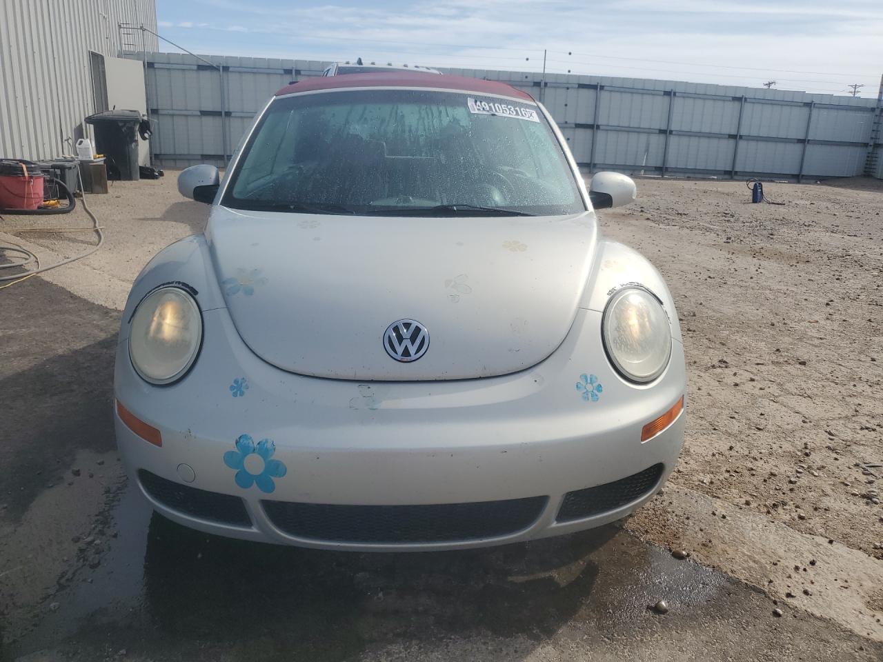 2009 Volkswagen New Beetle Blush Edition Серебряный vin: 3VWSF31Y49M412247 Damage: Left Head Lamp, Faded, Repair Required