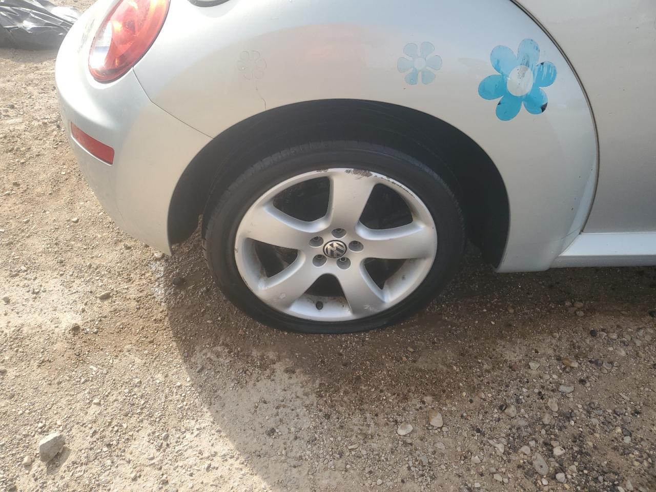 2009 Volkswagen New Beetle Blush Edition Серебряный vin: 3VWSF31Y49M412247 Damage: Right Rear Wheel, Curb Rash, 1 To 2 Inches