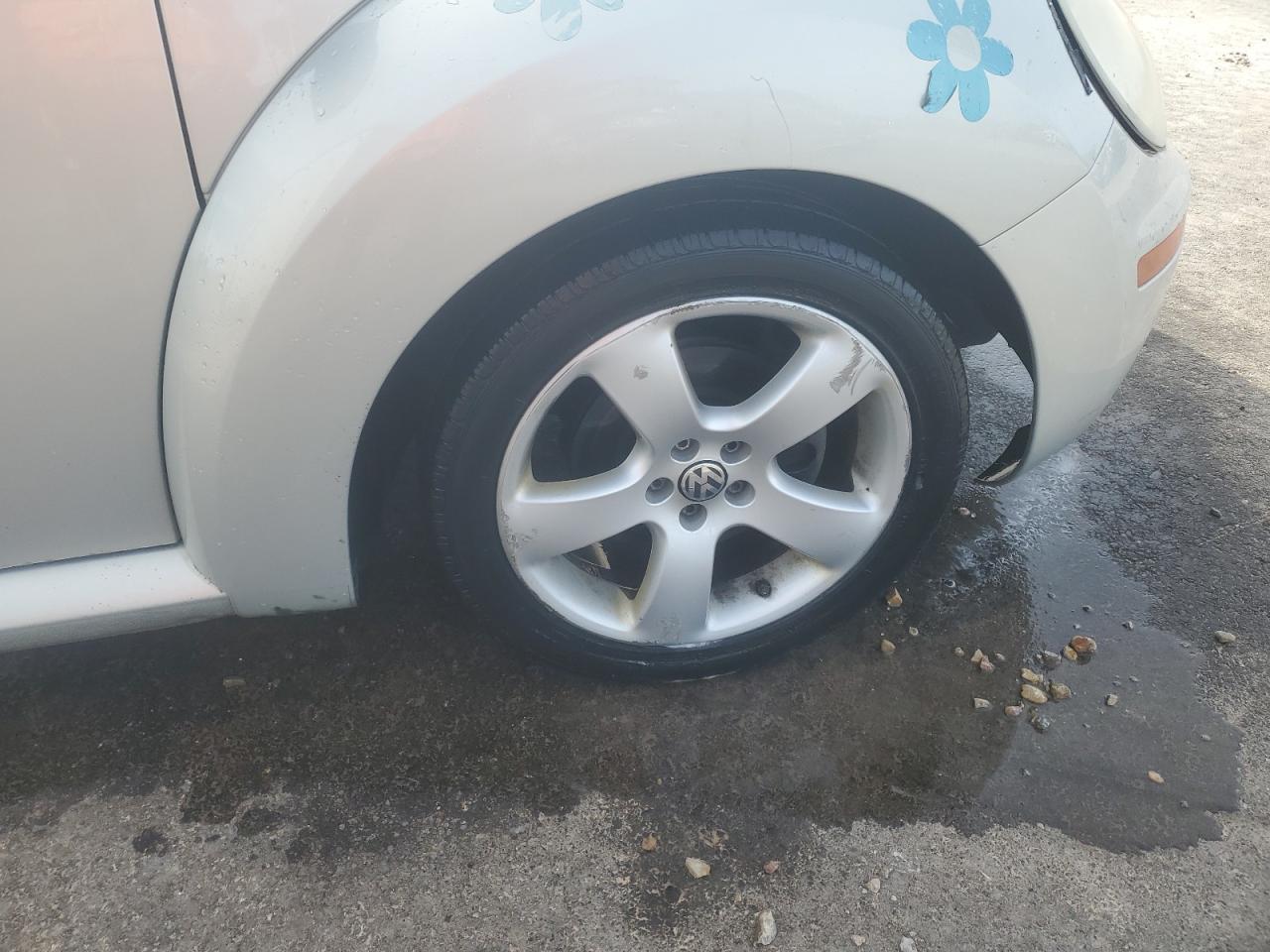 2009 Volkswagen New Beetle Blush Edition Серебряный vin: 3VWSF31Y49M412247 Damage: Right Front Wheel, Curb Rash, 5 To 6 Inches