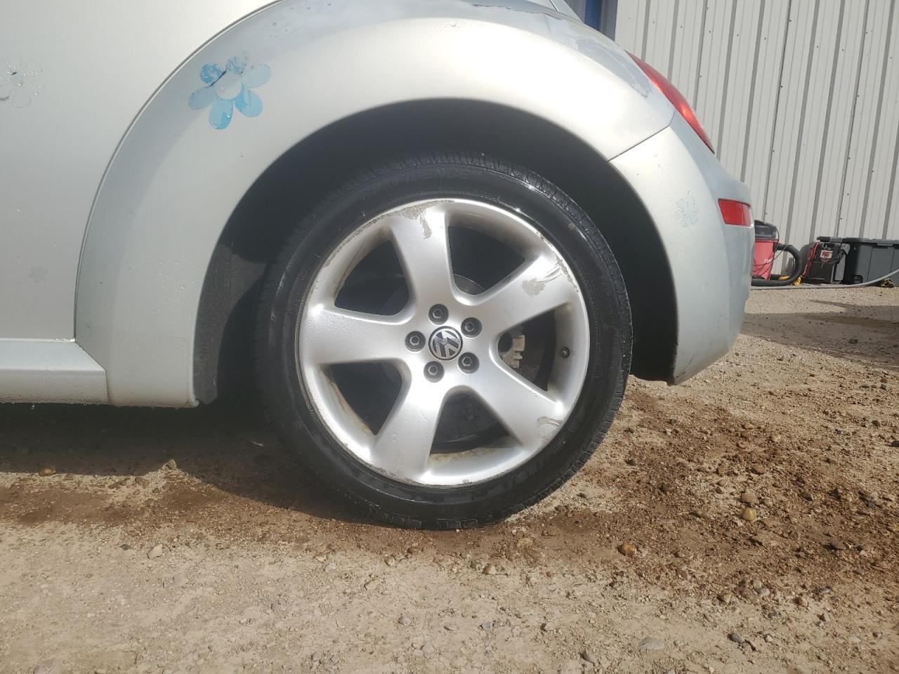 2009 Volkswagen New Beetle Blush Edition Серебряный vin: 3VWSF31Y49M412247 Damage: Left Rear Wheel, Curb Rash, > 12 Inches