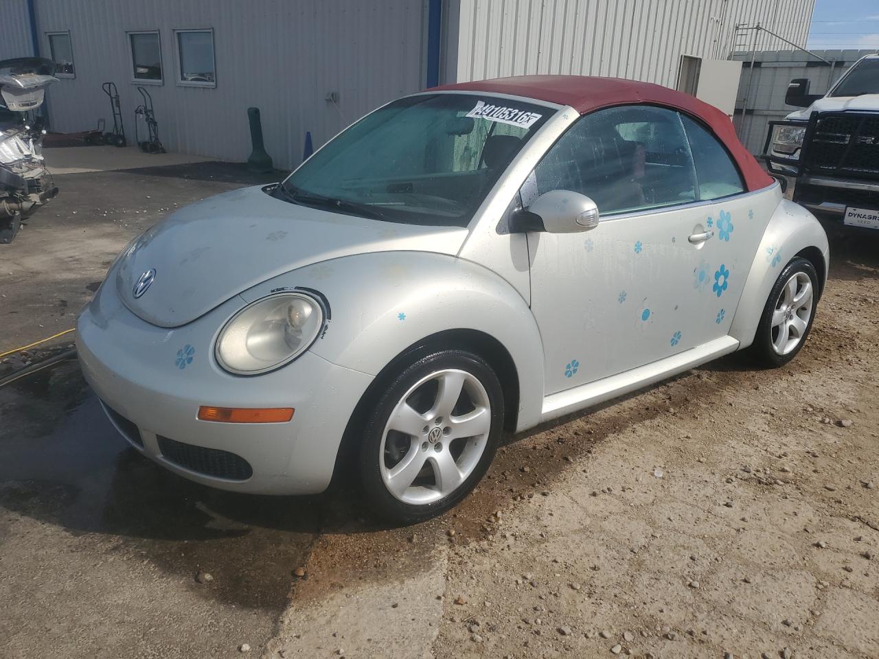 2009 Volkswagen New Beetle Blush Edition Серебряный vin: 3VWSF31Y49M412247 Damage: Left Front Door, Dent(S) W/ Paint Dmg, 1 To 2 Inches