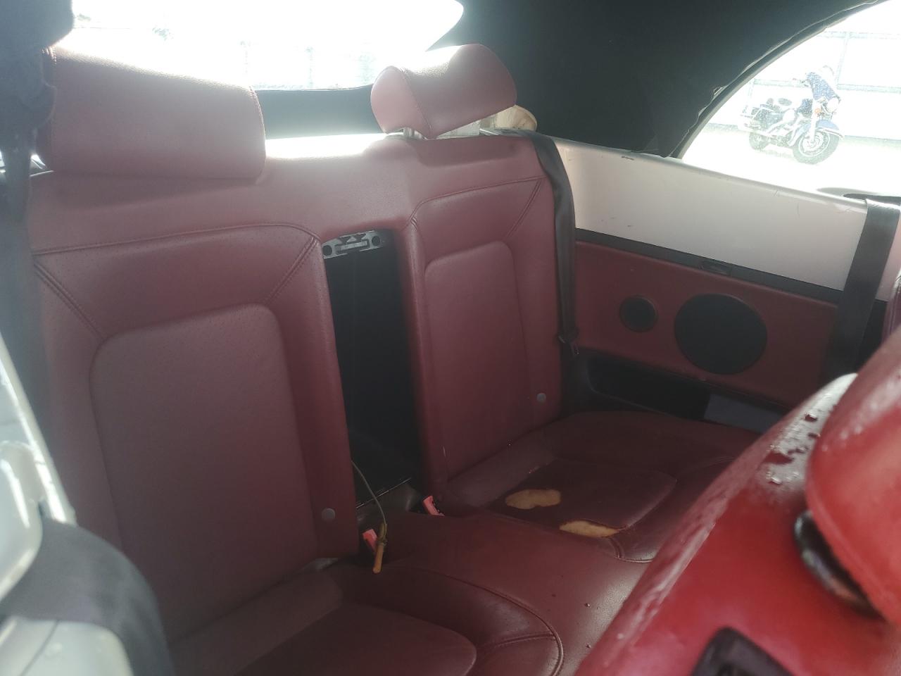 2009 Volkswagen New Beetle Blush Edition Серебряный vin: 3VWSF31Y49M412247 Damage: Left Rear Seat, Torn, 5 To 6 Inches