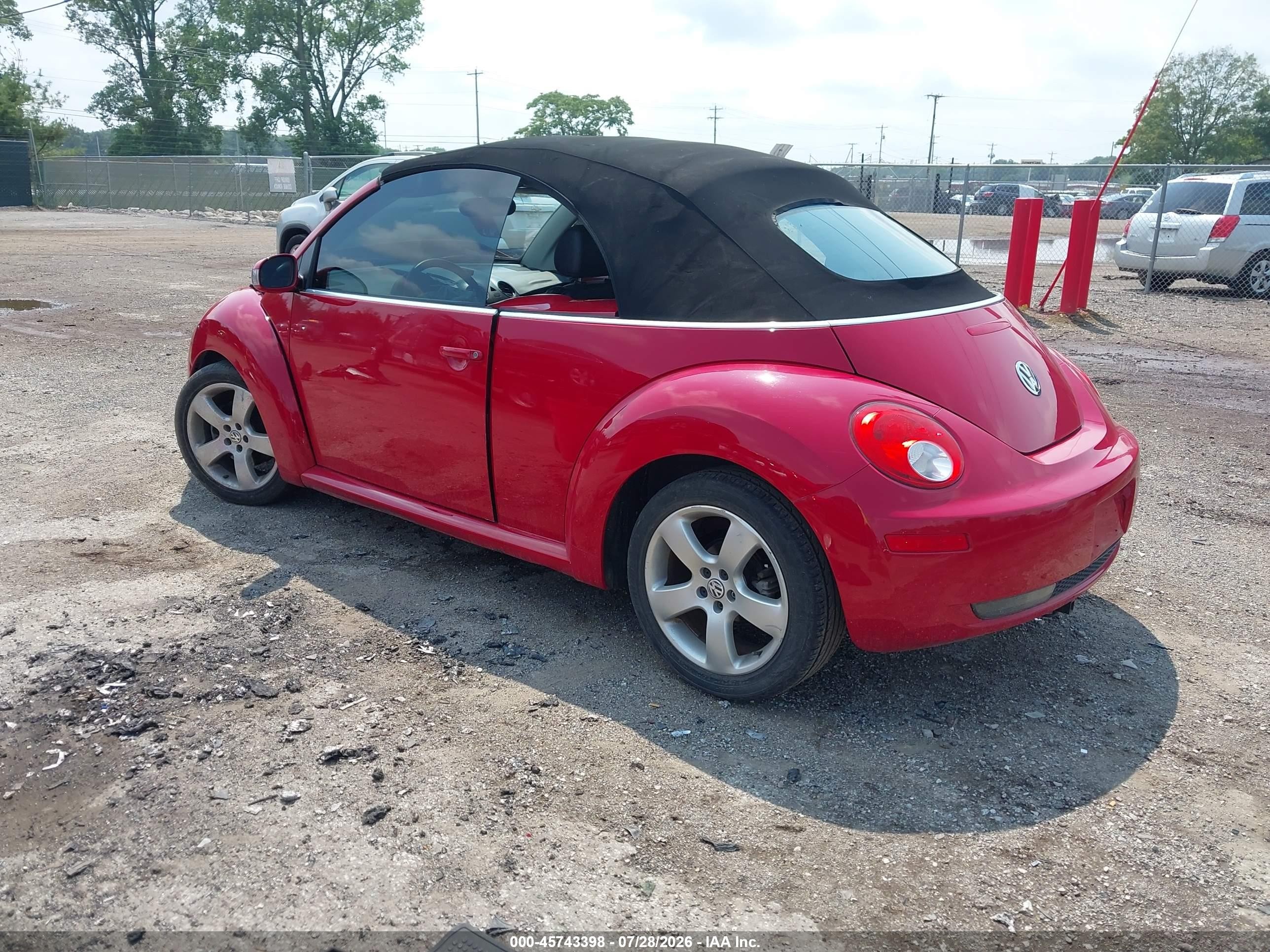 2007 Volkswagen New Beetle 2.5 Red vin: 3VWSF31Y77M420498