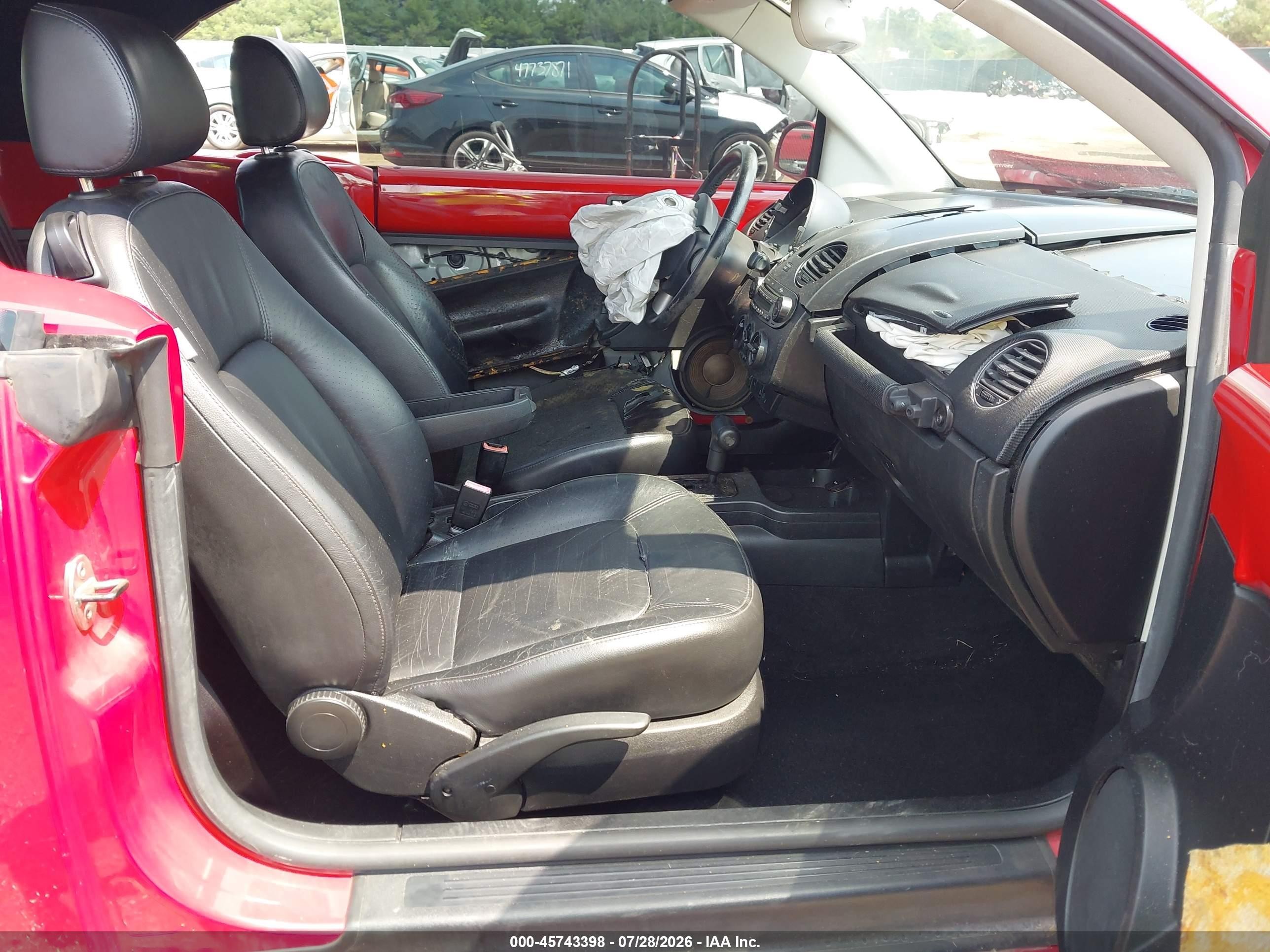 2007 Volkswagen New Beetle 2.5 Red vin: 3VWSF31Y77M420498