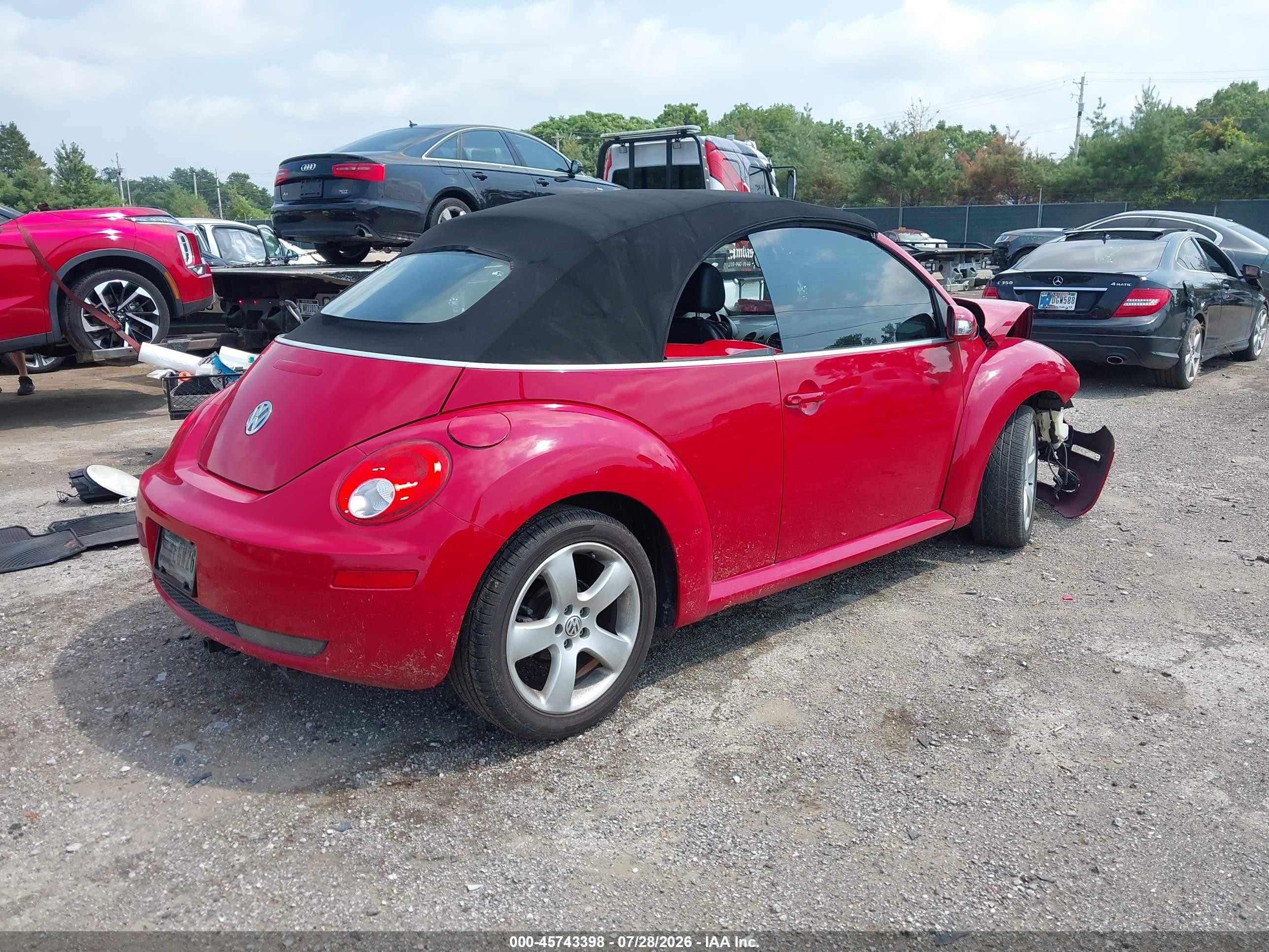 2007 Volkswagen New Beetle 2.5 Red vin: 3VWSF31Y77M420498