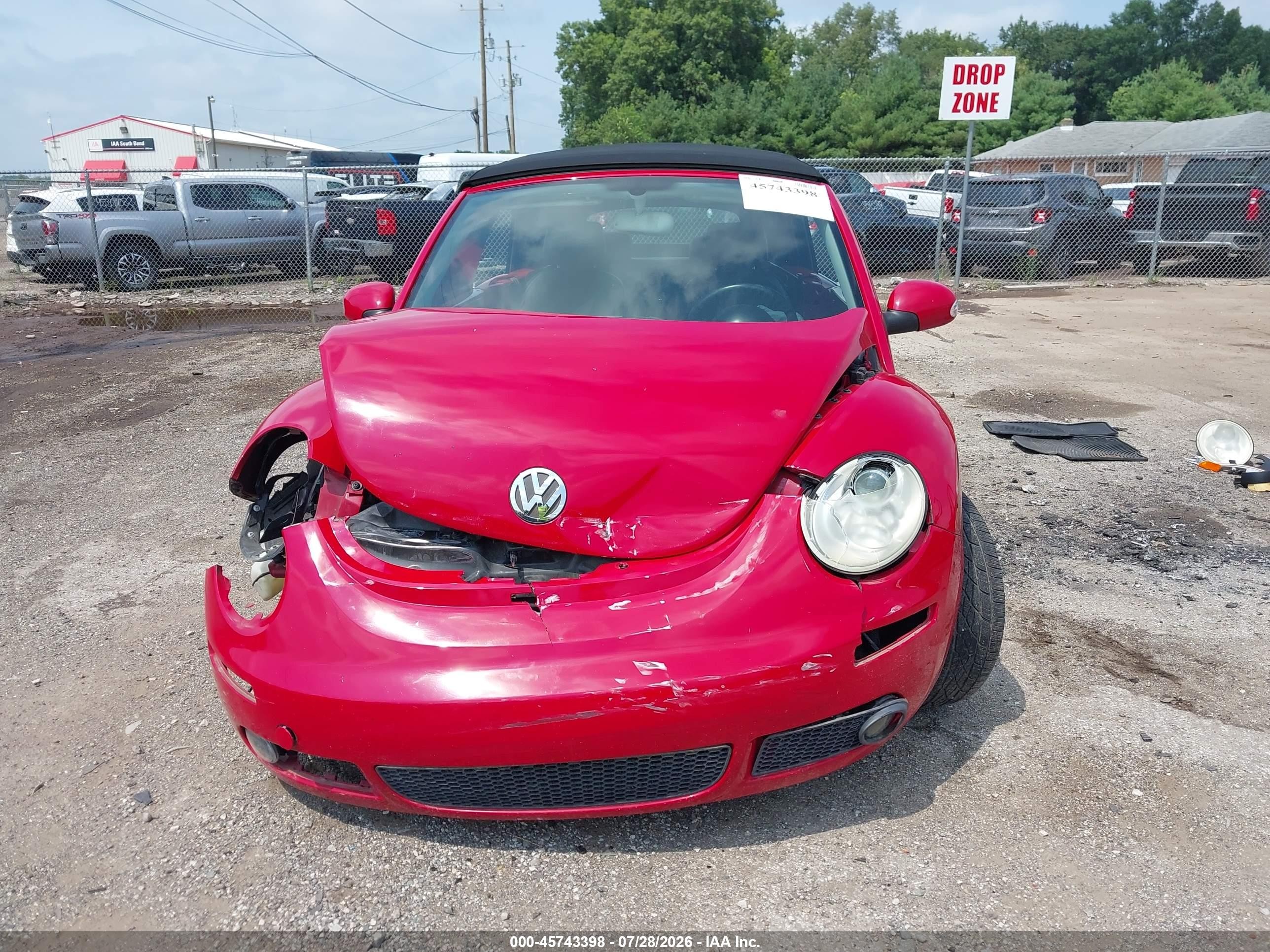 2007 Volkswagen New Beetle 2.5 Red vin: 3VWSF31Y77M420498