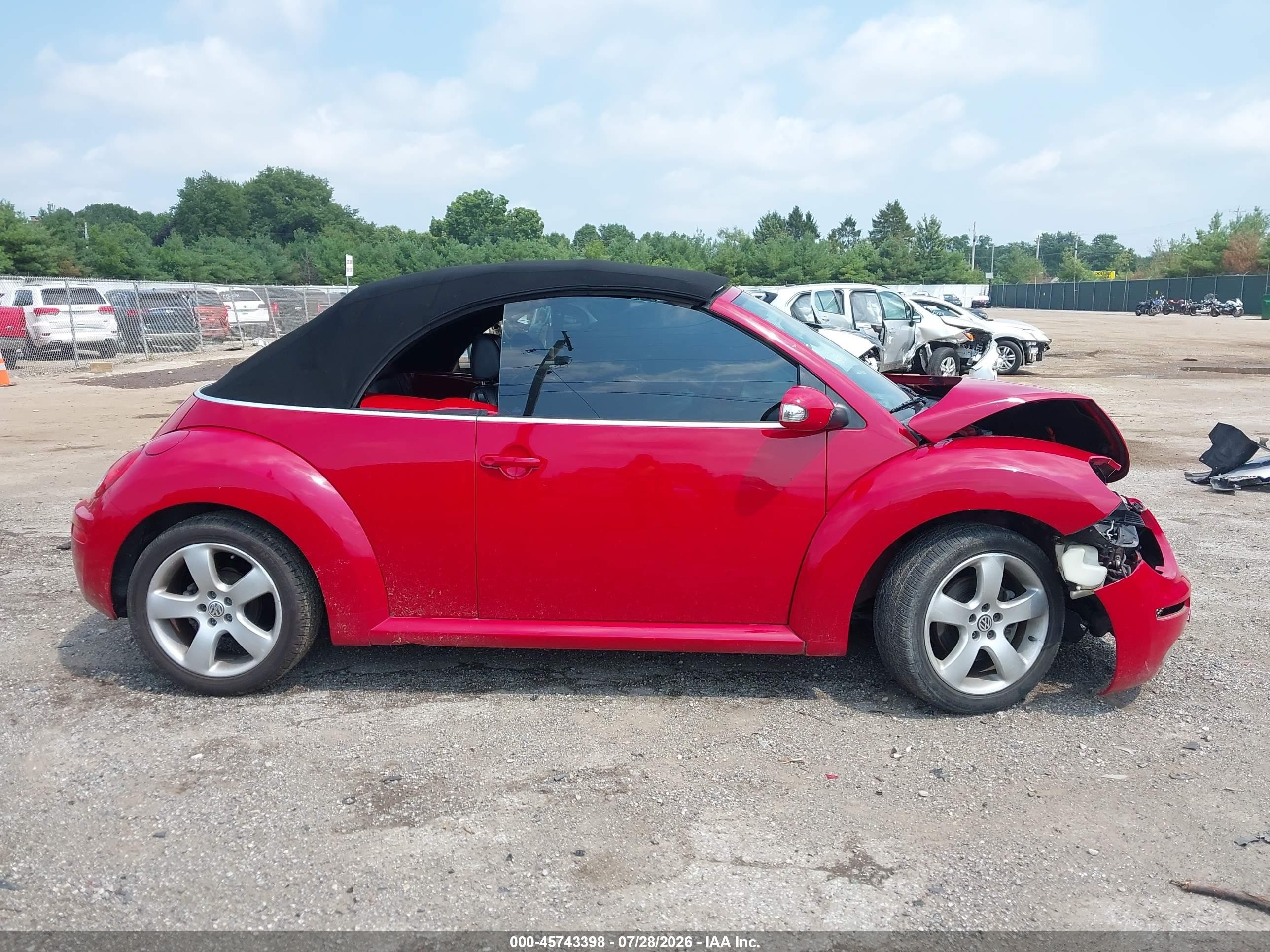 2007 Volkswagen New Beetle 2.5 Red vin: 3VWSF31Y77M420498