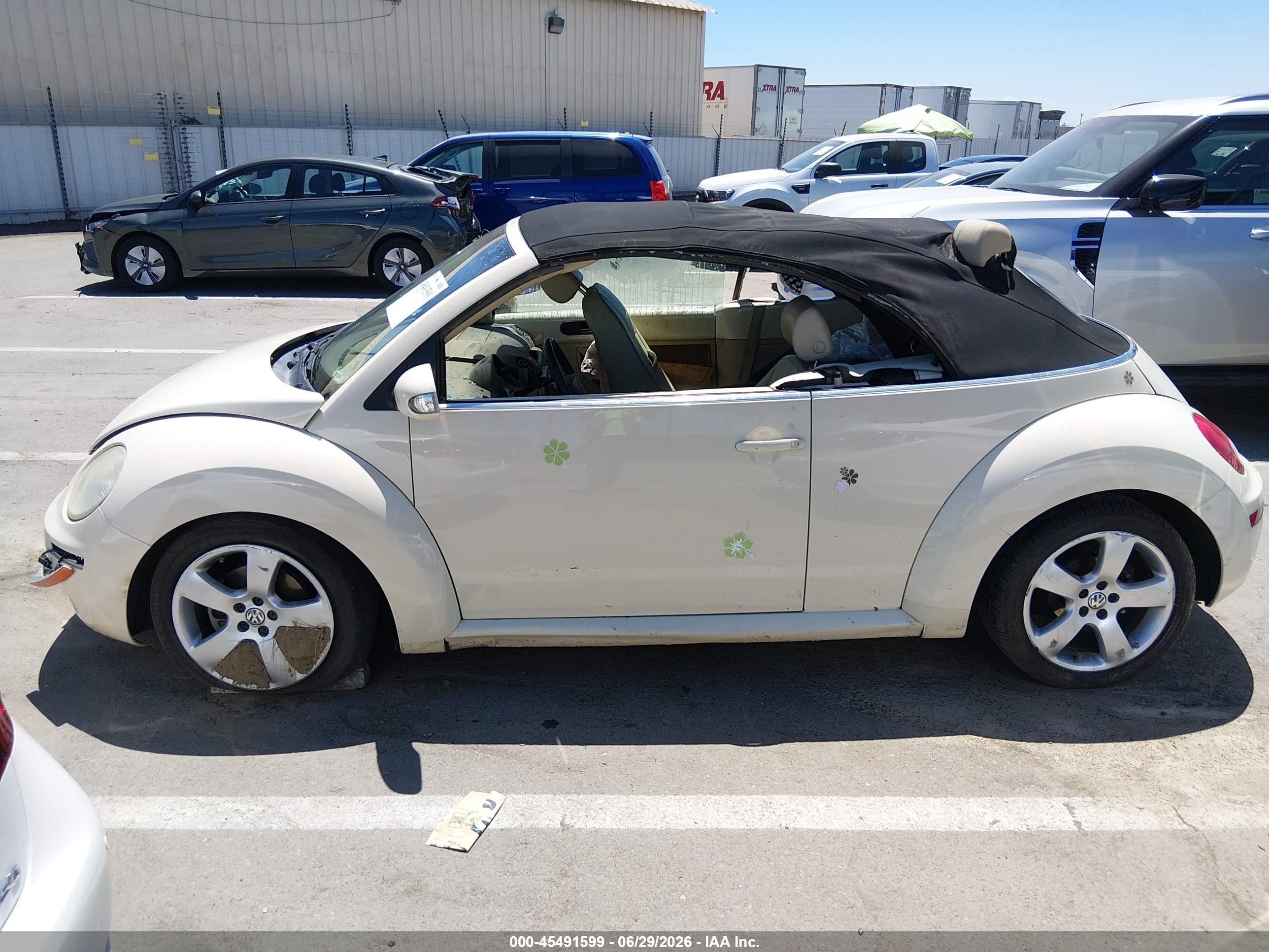 2006 Volkswagen New Beetle 2.5/2.5 (a6) Beige vin: 3VWSF31Y96M310146