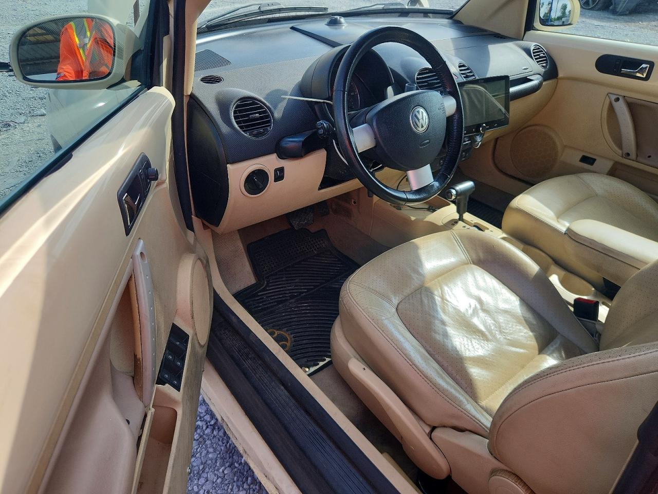 2006 Volkswagen New Beetle Convertible Option Package 2 Yellow vin: 3VWSF31YX6M317526