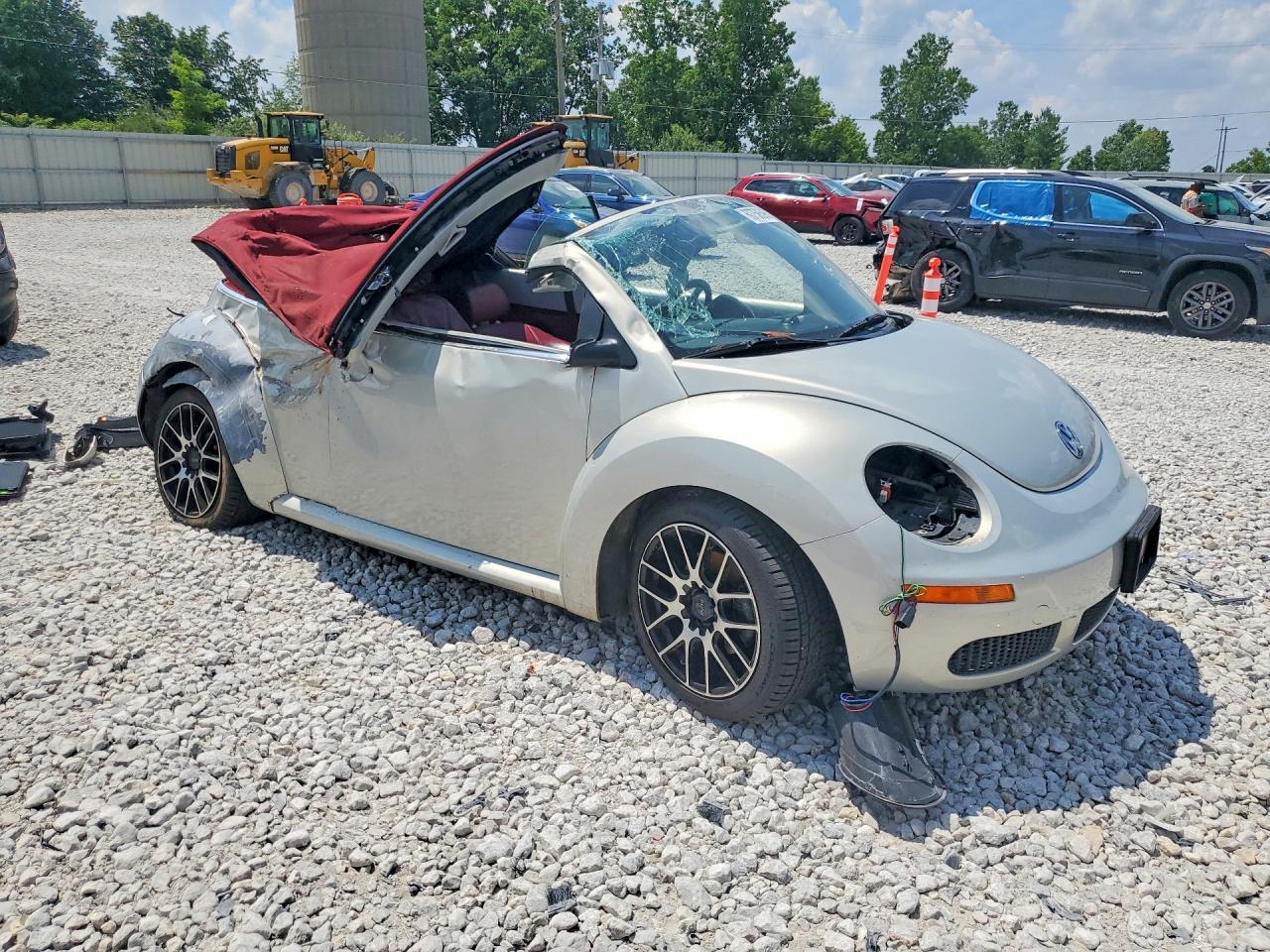 2009 Volkswagen New Beetle Blush Edition Silver vin: 3VWSF31YX9M409708