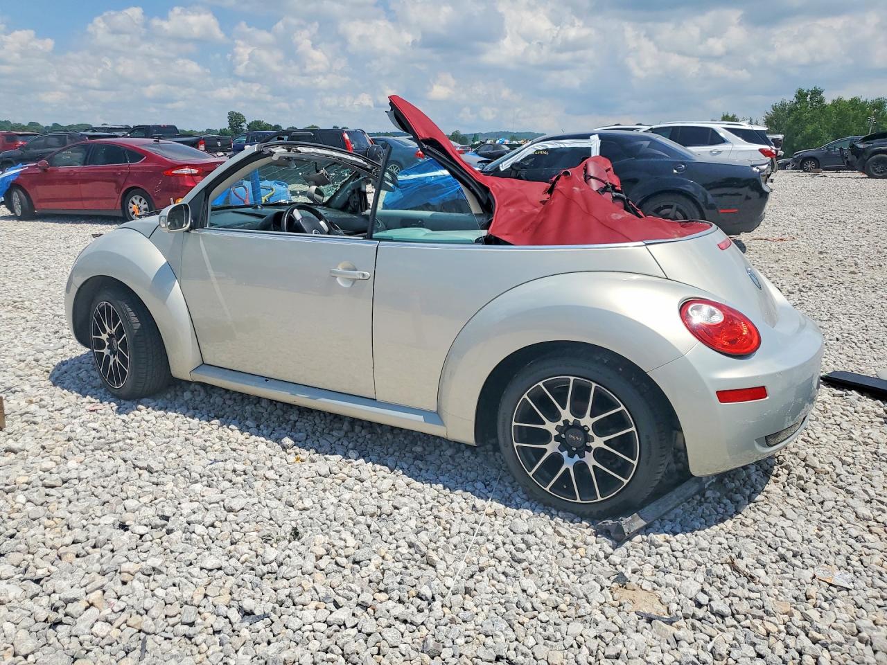 2009 Volkswagen New Beetle Blush Edition Silver vin: 3VWSF31YX9M409708