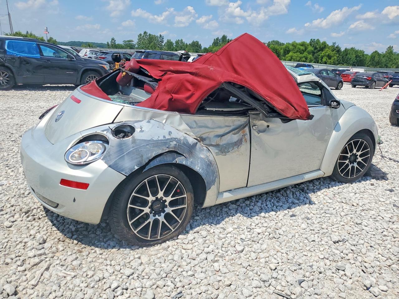 2009 Volkswagen New Beetle Blush Edition Silver vin: 3VWSF31YX9M409708