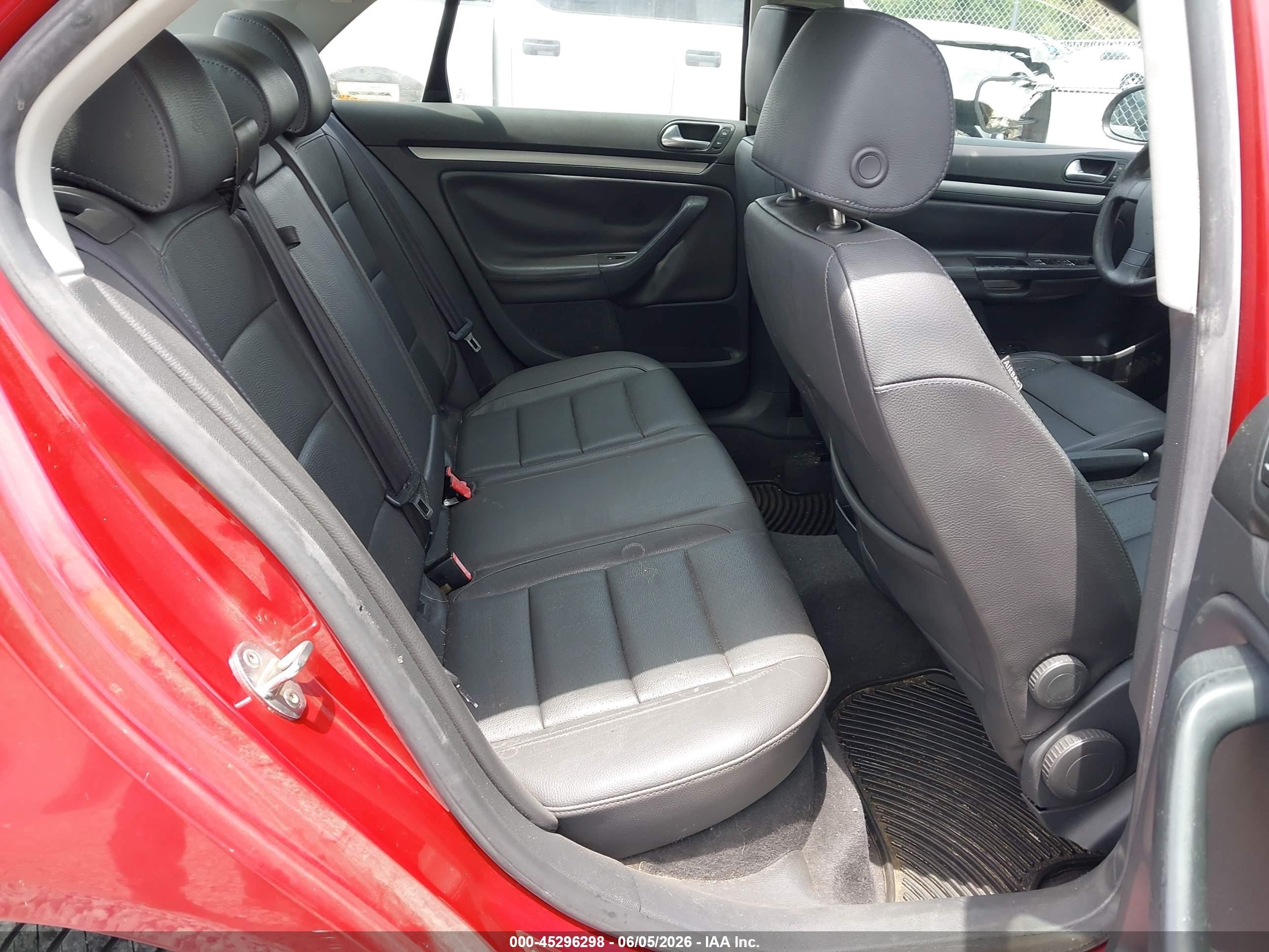 2006 Volkswagen Jetta 2.5 Red vin: 3VWSF71K46M771693