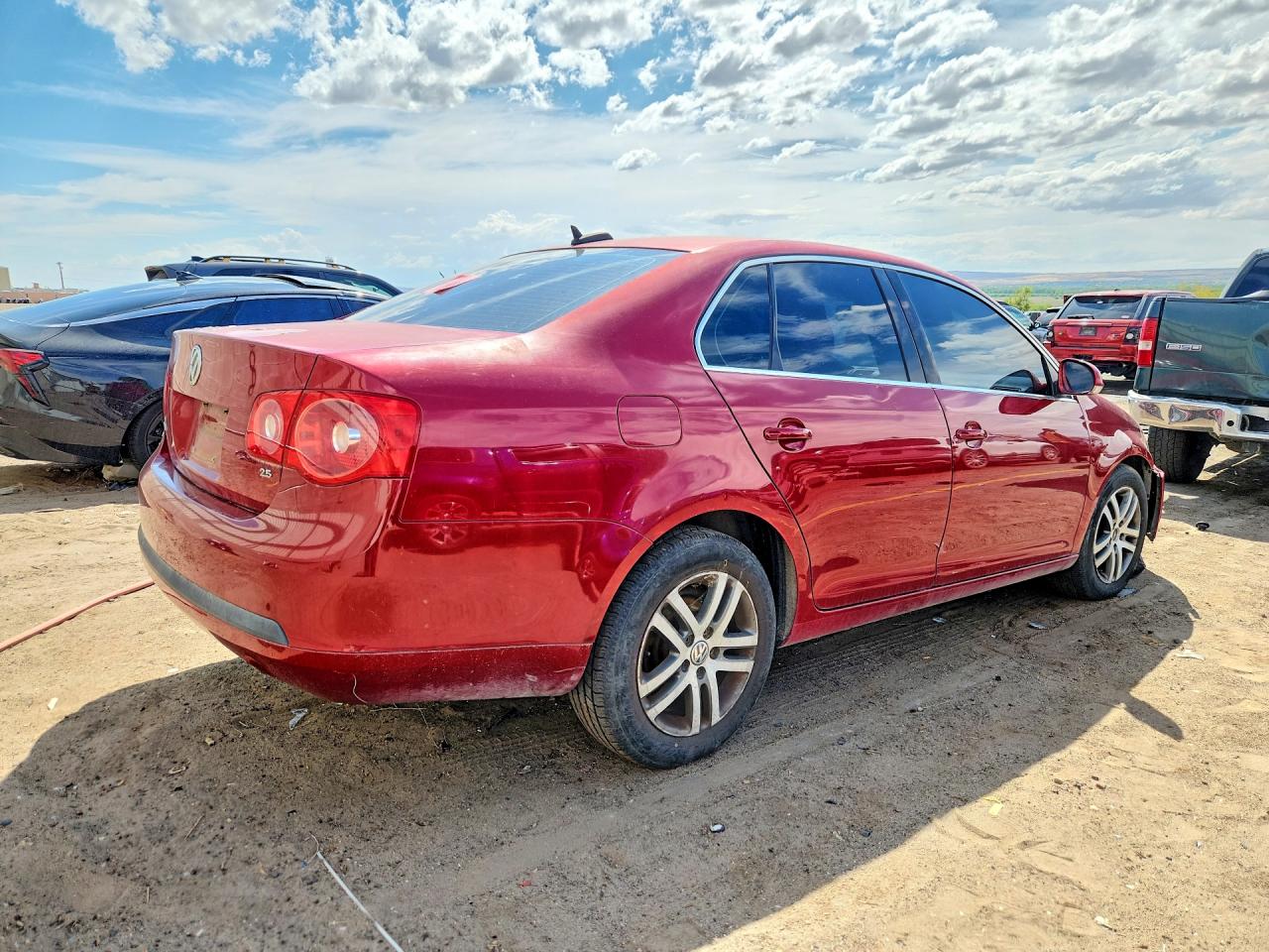 2006 Volkswagen Jetta 2.5 Option Package 1 Red vin: 3VWSF71K56M814339