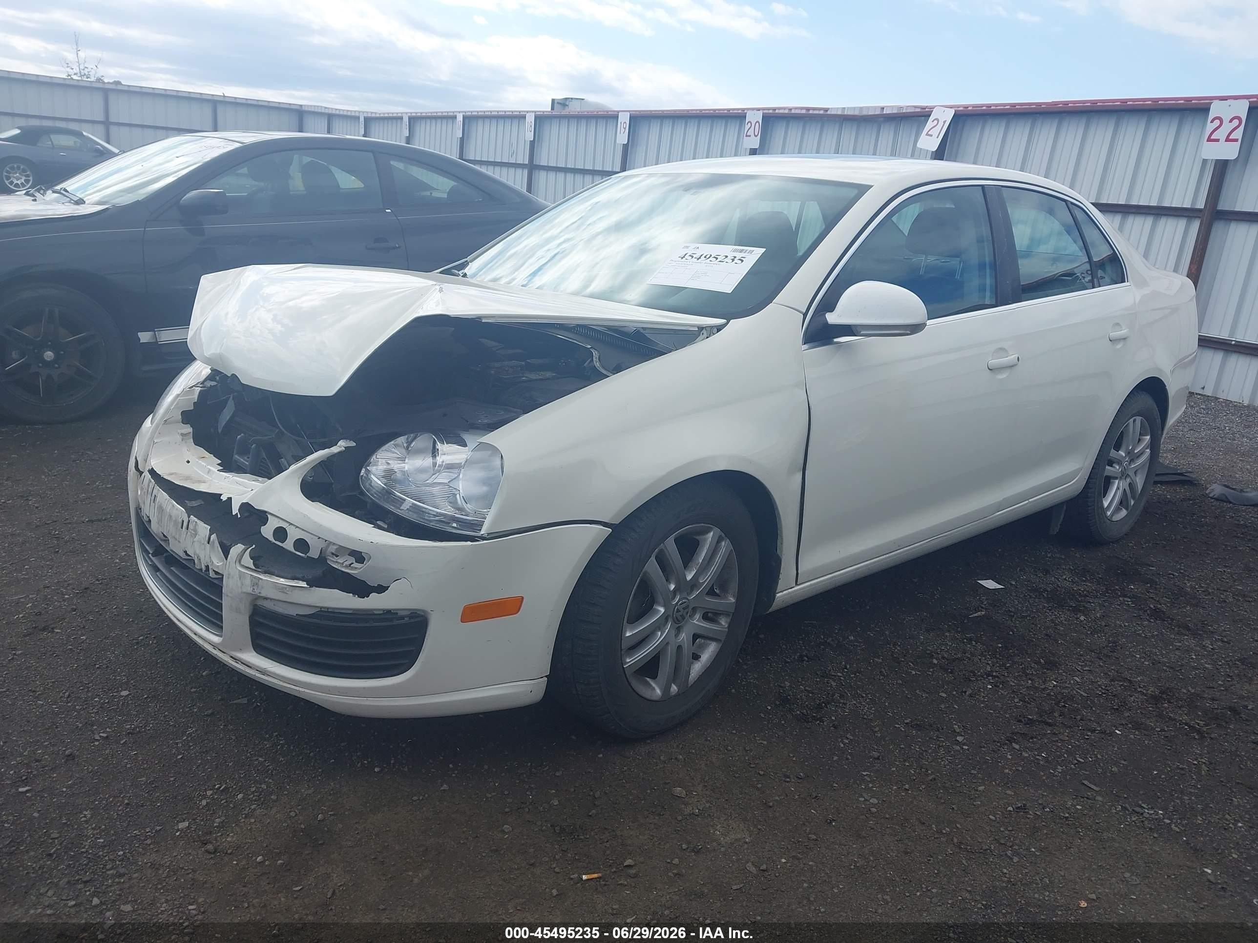 2007 Volkswagen Jetta 2.5 Белый vin: 3VWSF71K67M024193
