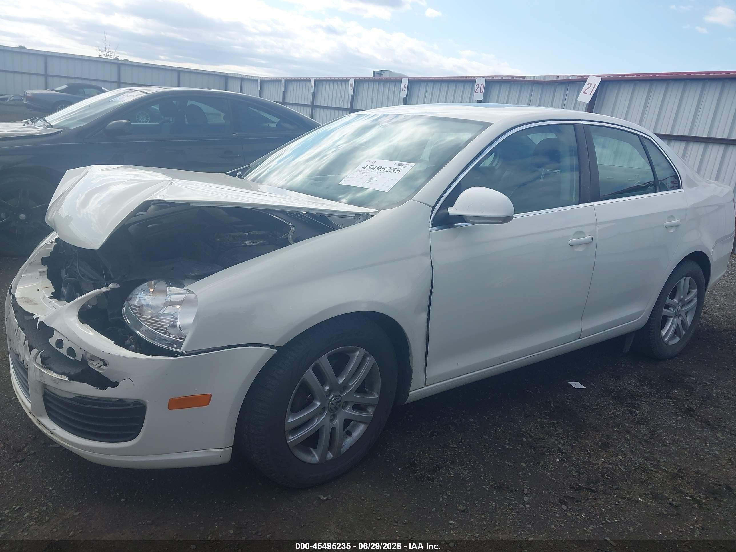 2007 Volkswagen Jetta 2.5 Белый vin: 3VWSF71K67M024193