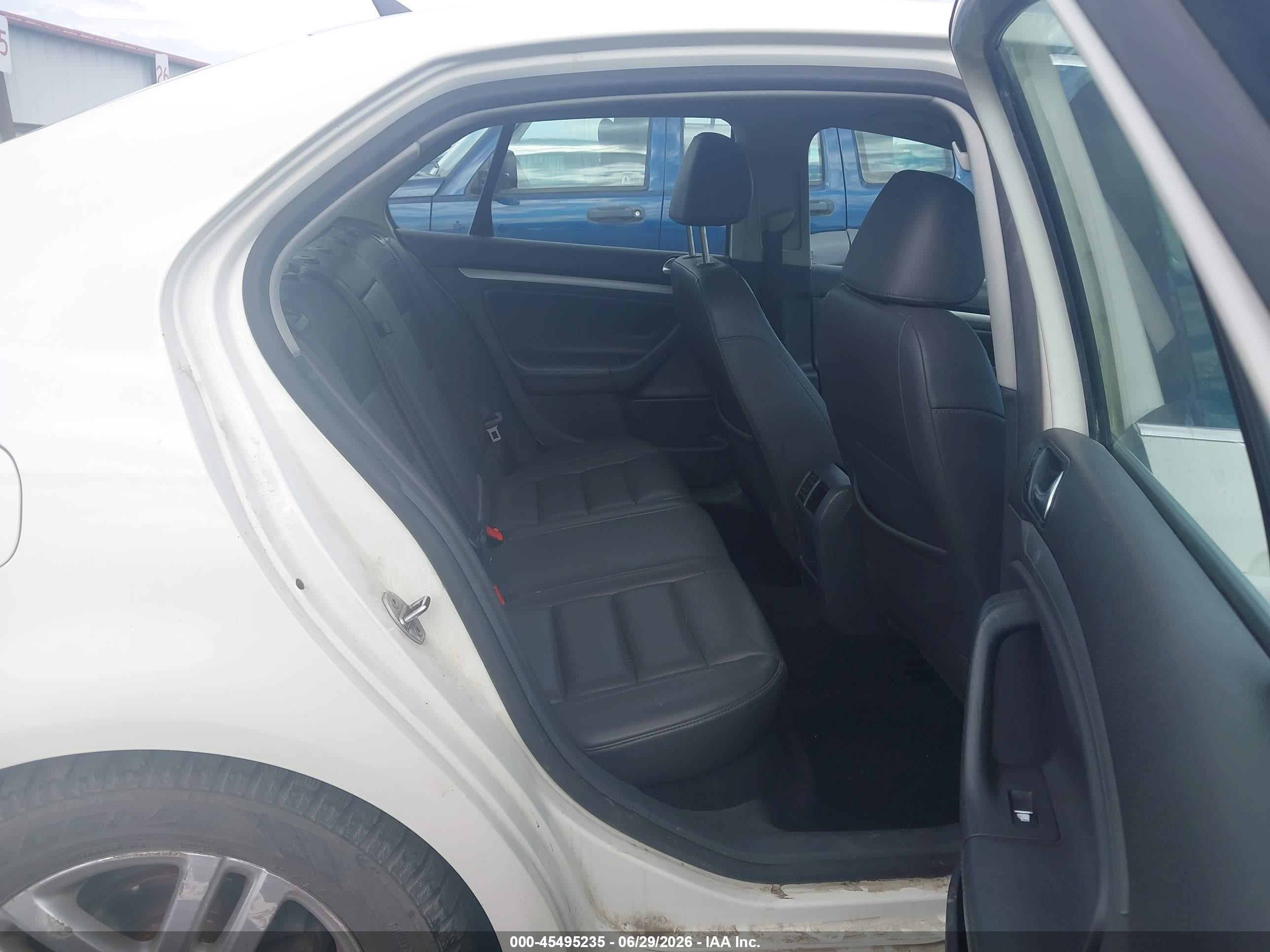 2007 Volkswagen Jetta 2.5 Белый vin: 3VWSF71K67M024193