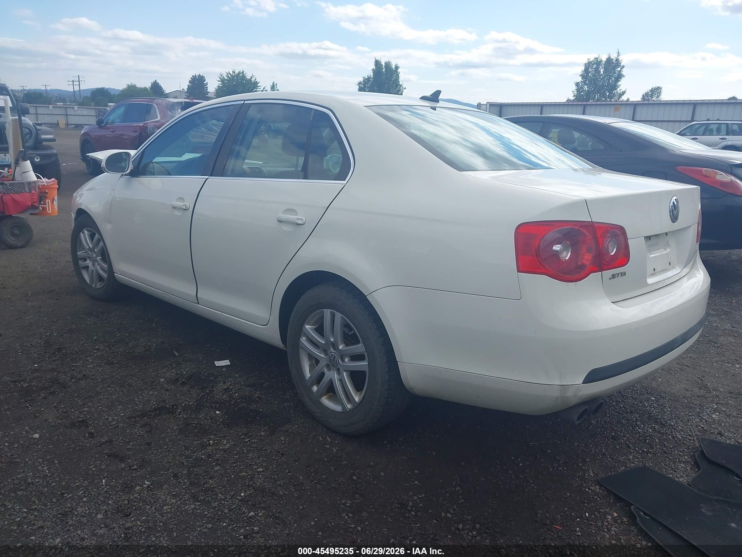2007 Volkswagen Jetta 2.5 Белый vin: 3VWSF71K67M024193