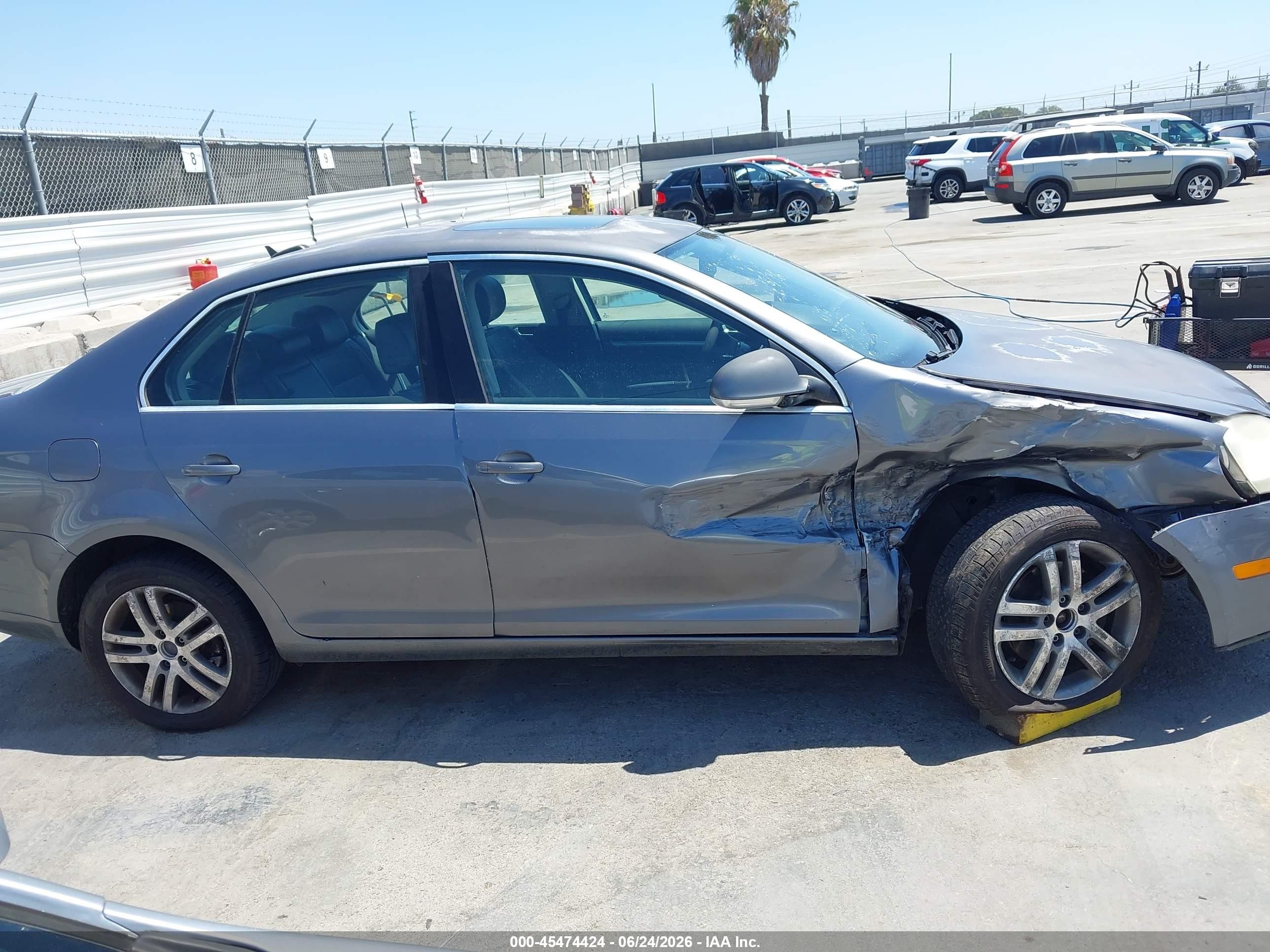 2006 Volkswagen Jetta 2.5 Gray vin: 3VWSG71K06M656795