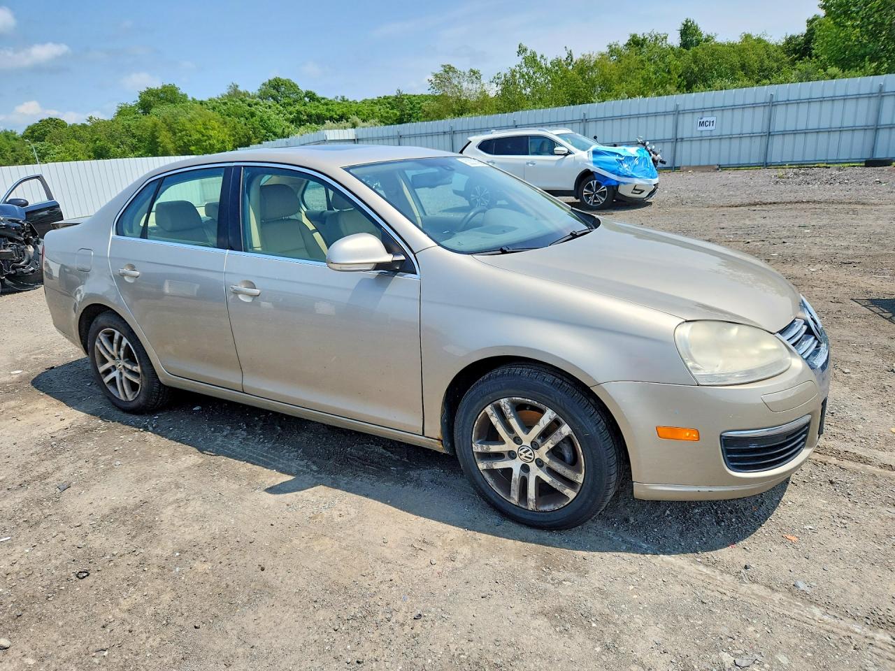 2005 Volkswagen New Jetta 2.5l Option Package 1 Gold vin: 3VWSG71K15M647327