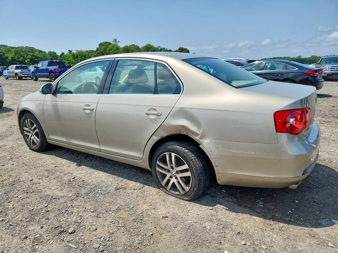 2005 Volkswagen New Jetta 2.5l Option Package 1 Gold vin: 3VWSG71K15M647327