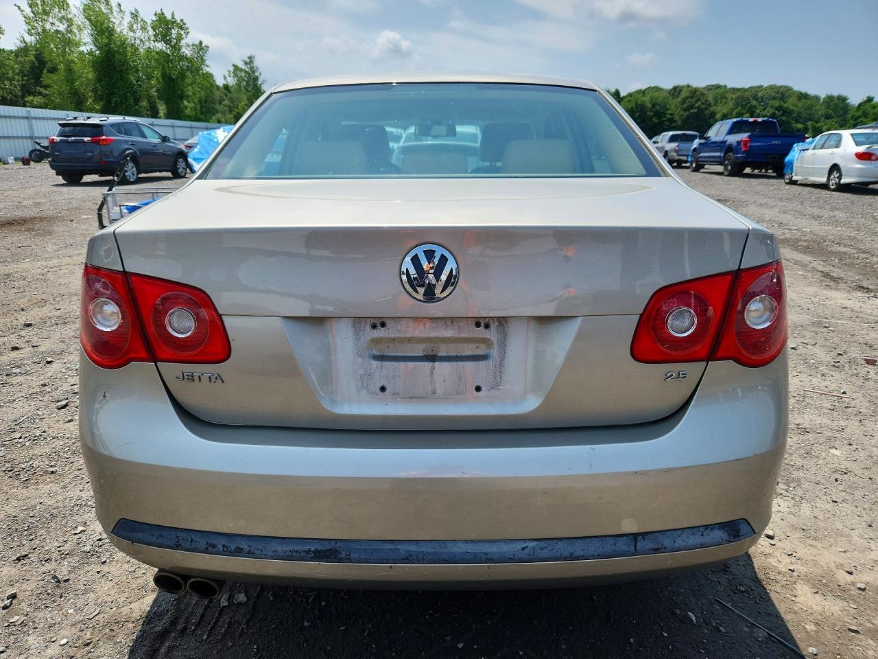2005 Volkswagen New Jetta 2.5l Option Package 1 Gold vin: 3VWSG71K15M647327