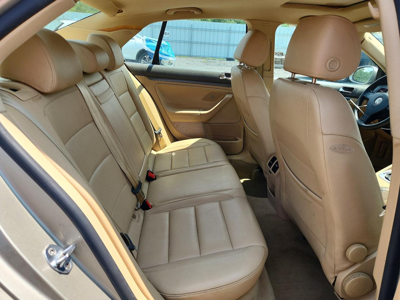 2005 Volkswagen New Jetta 2.5l Option Package 1 Gold vin: 3VWSG71K15M647327