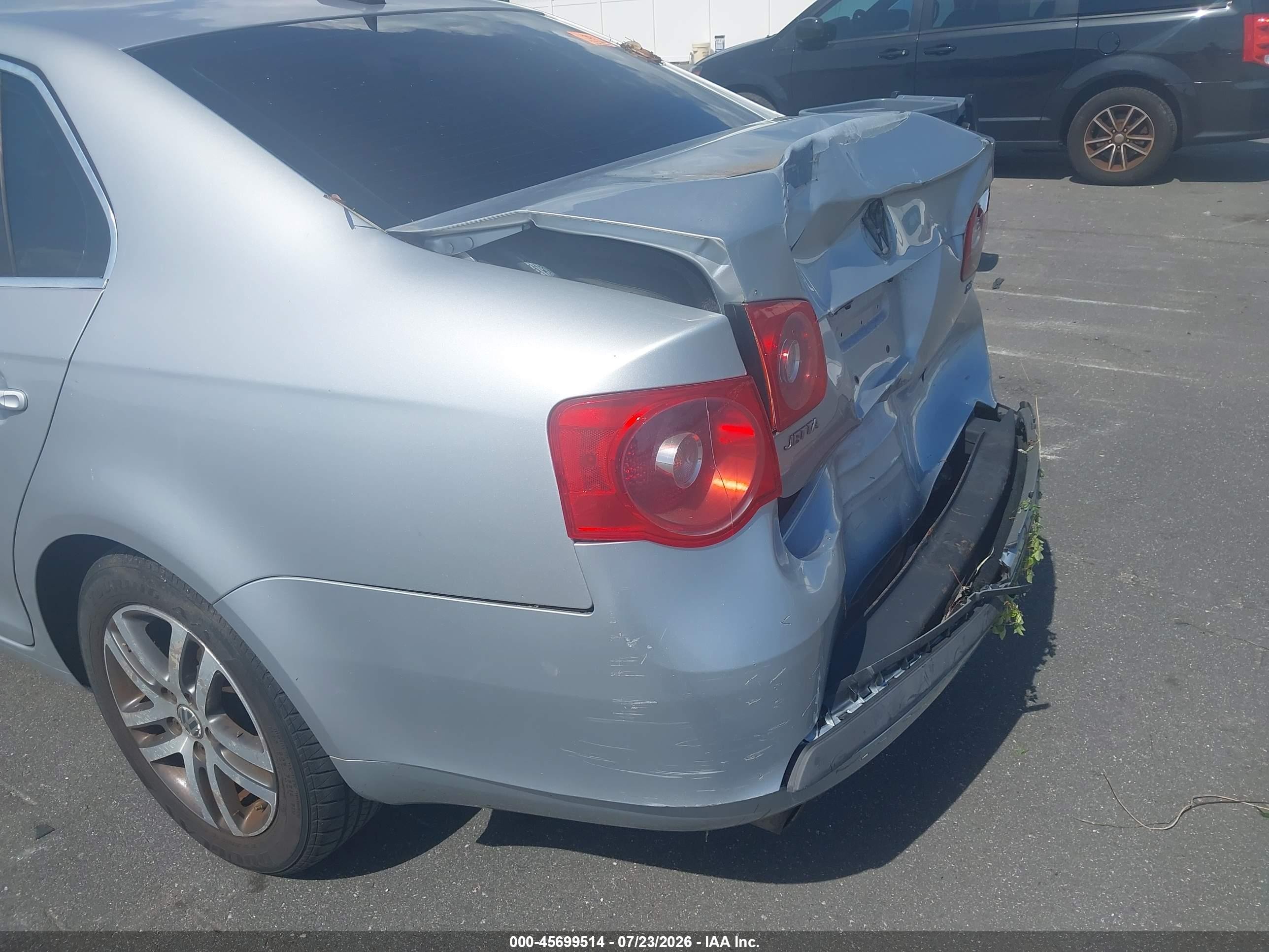 2006 Volkswagen Jetta 2.5 Silver vin: 3VWSG71K66M833611