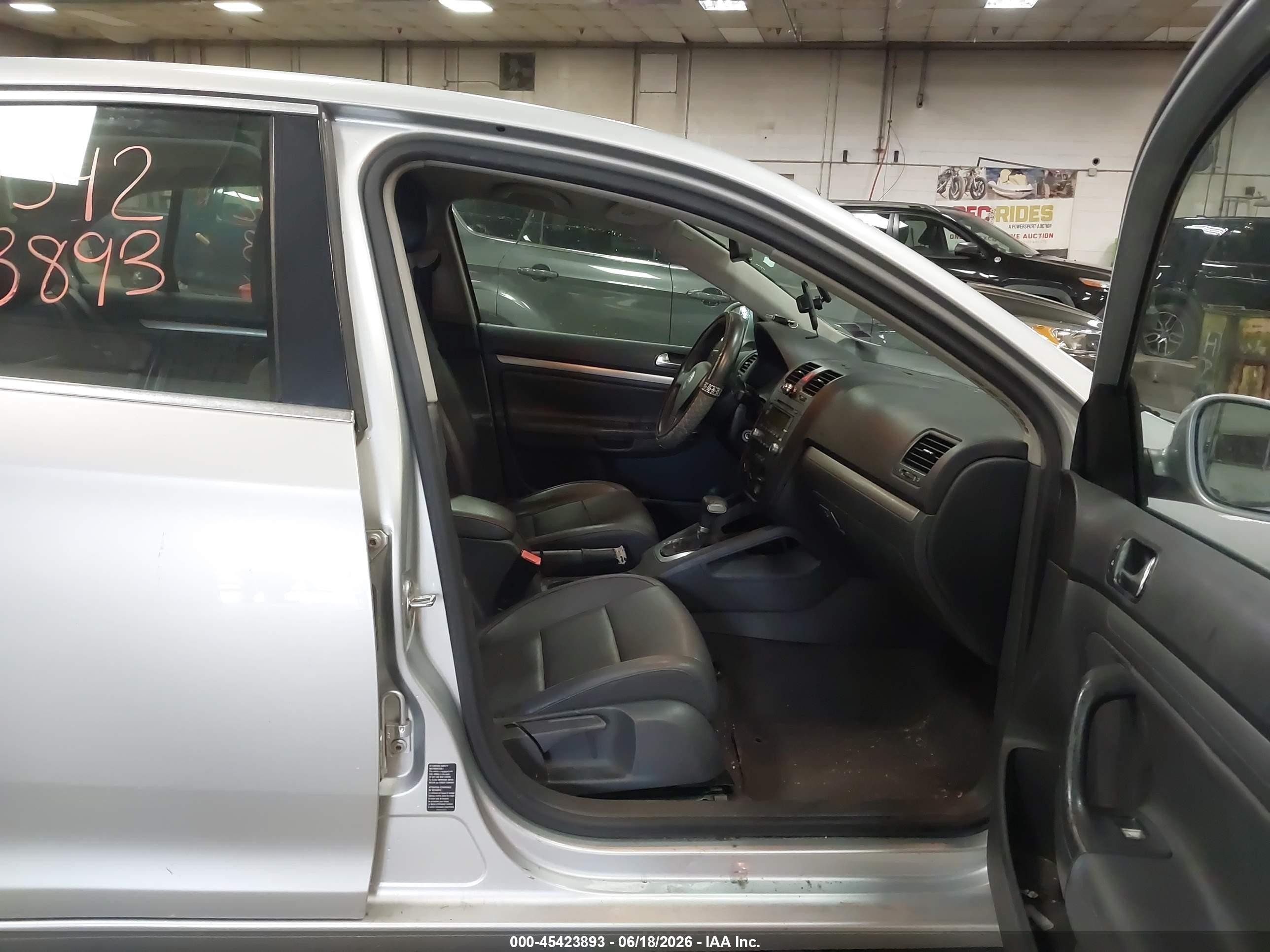 2006 Volkswagen Jetta 2.5 Silver vin: 3VWSG71K76M650041