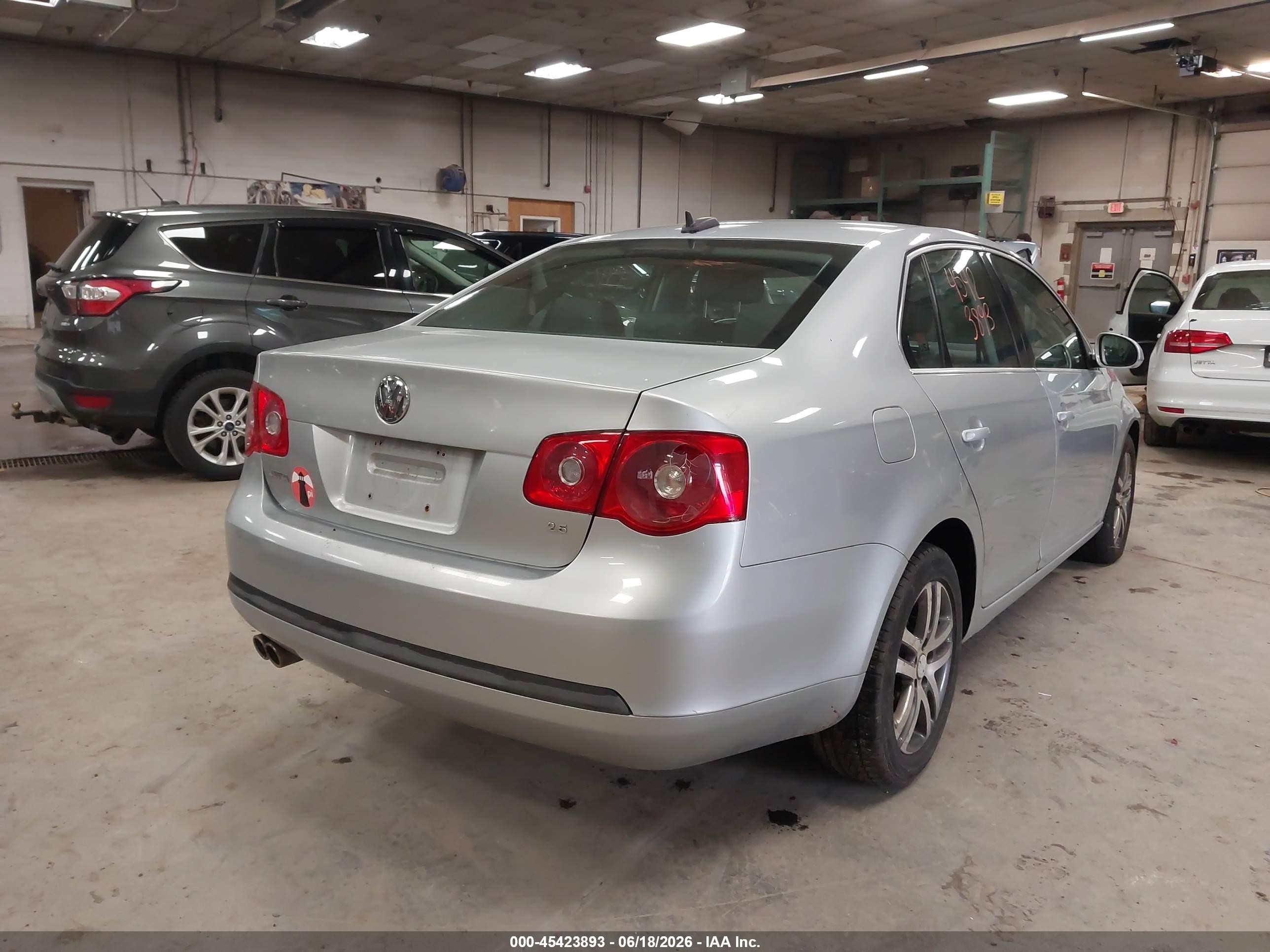 2006 Volkswagen Jetta 2.5 Silver vin: 3VWSG71K76M650041