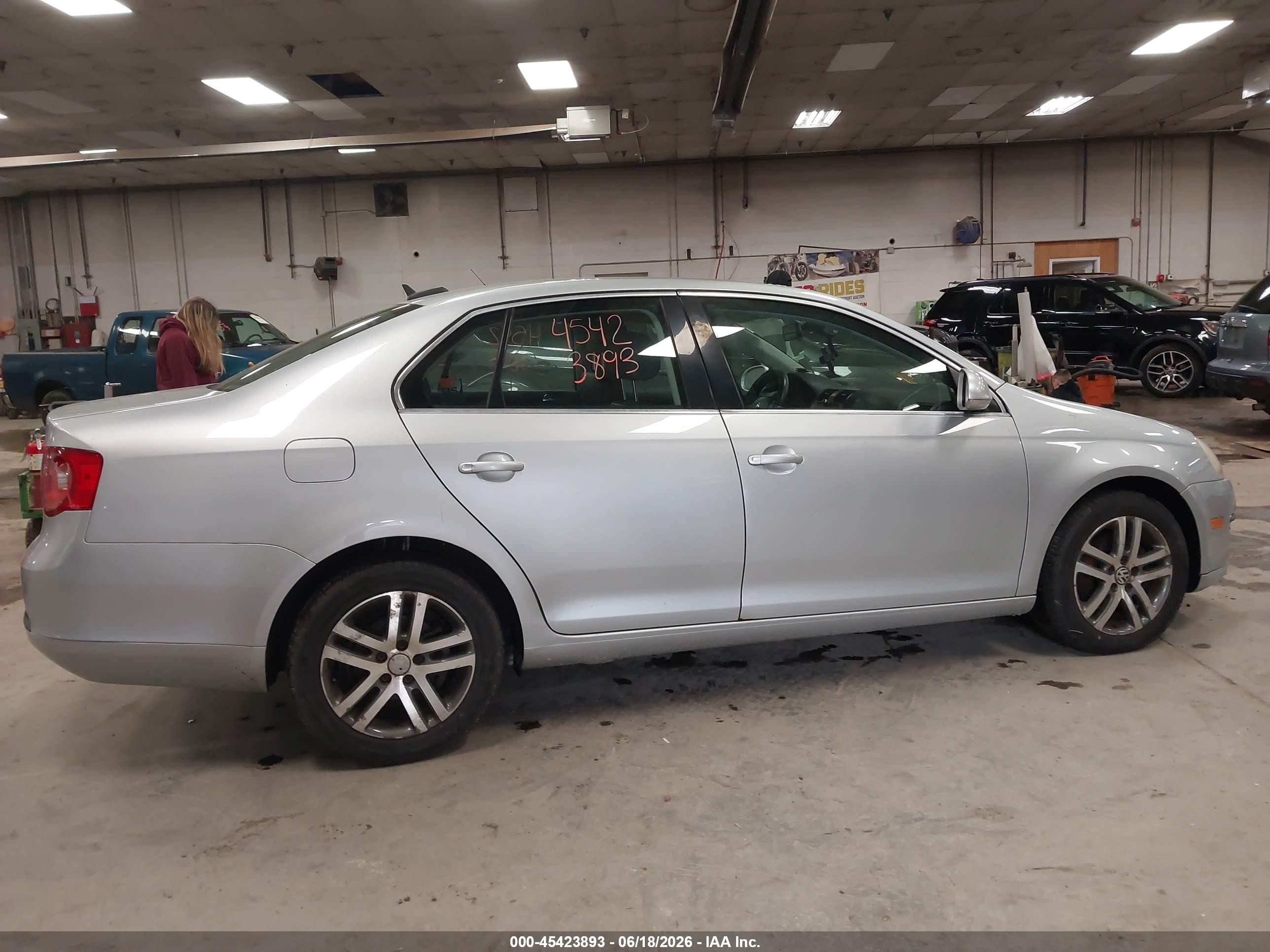 2006 Volkswagen Jetta 2.5 Silver vin: 3VWSG71K76M650041