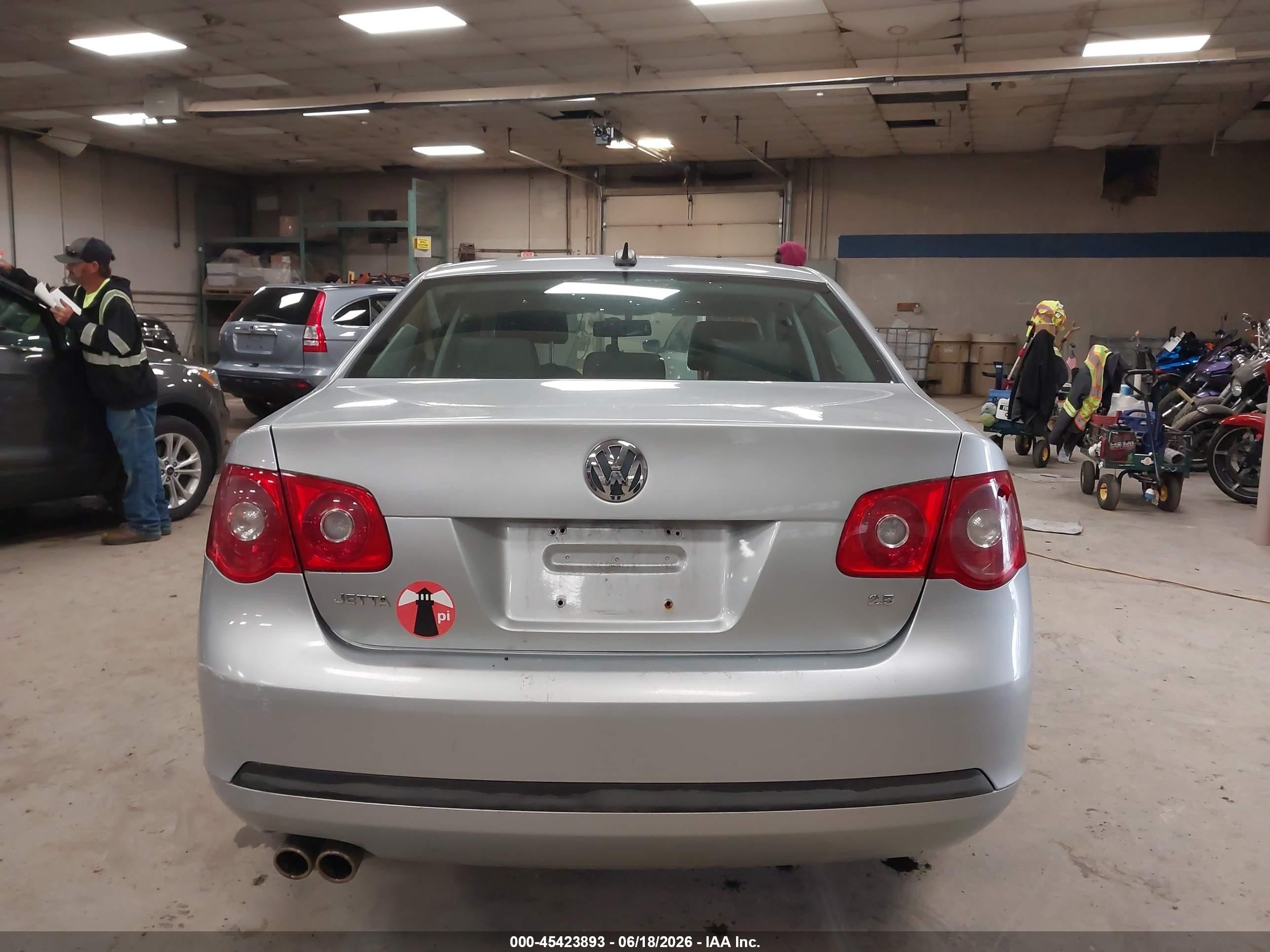 2006 Volkswagen Jetta 2.5 Silver vin: 3VWSG71K76M650041